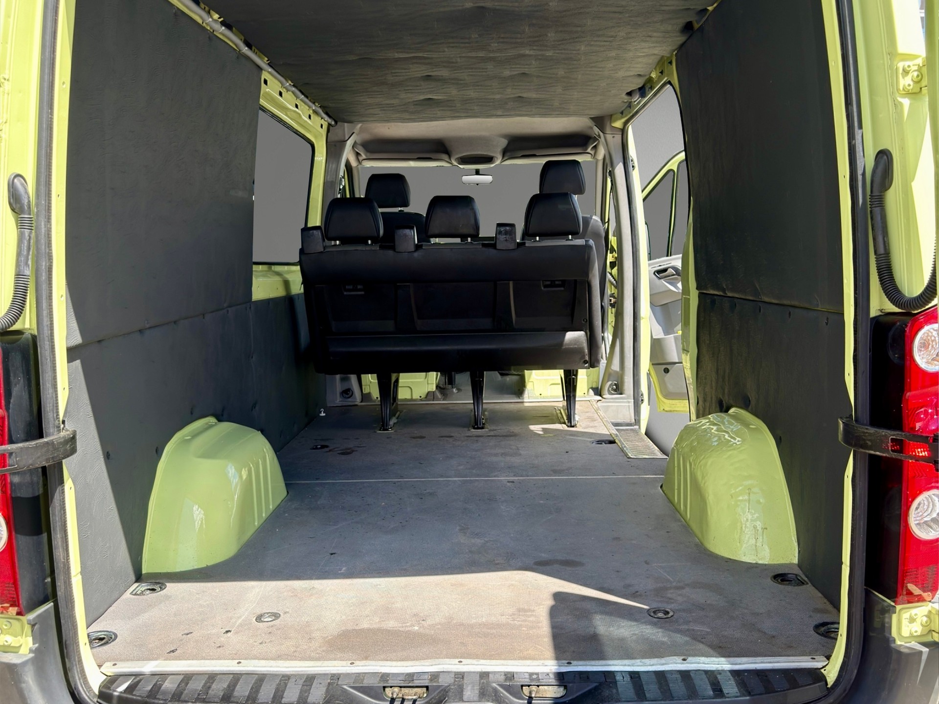 VW Crafter 35 2.0 TDI, 5 Plätze, Navi + Kamera + AHK-image-12