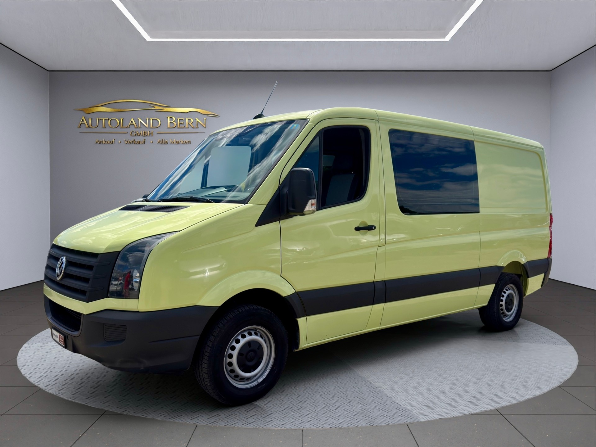 VW Crafter 35 2.0 TDI, 5 Plätze, Navi + Kamera + AHK-showroom-element-1