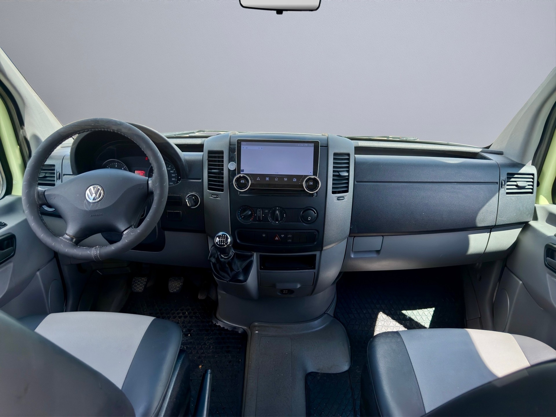 VW Crafter 35 2.0 TDI, 5 Plätze, Navi + Kamera + AHK-image-13
