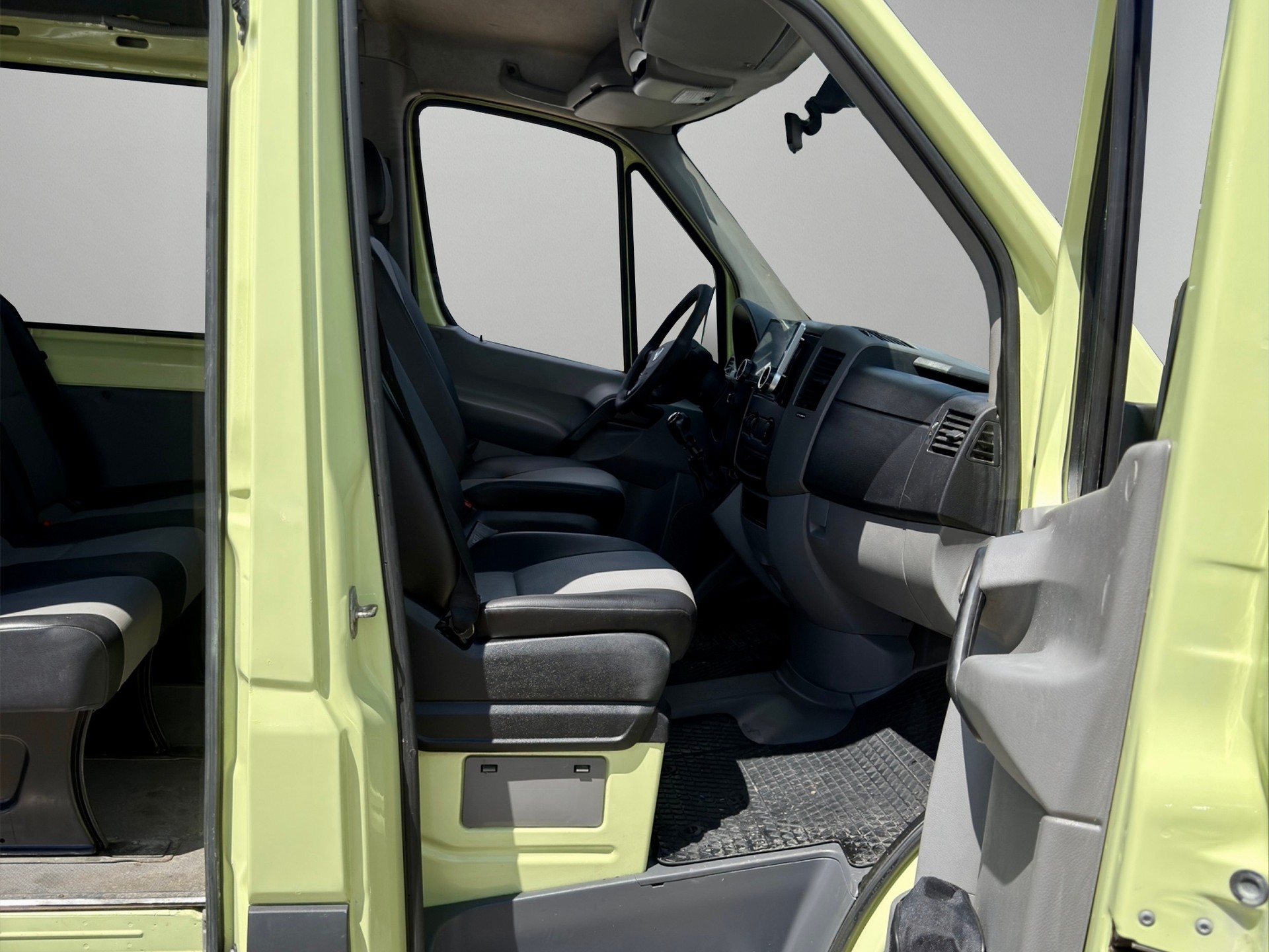 VW Crafter 35 2.0 TDI, 5 Plätze, Navi + Kamera + AHK-image-9