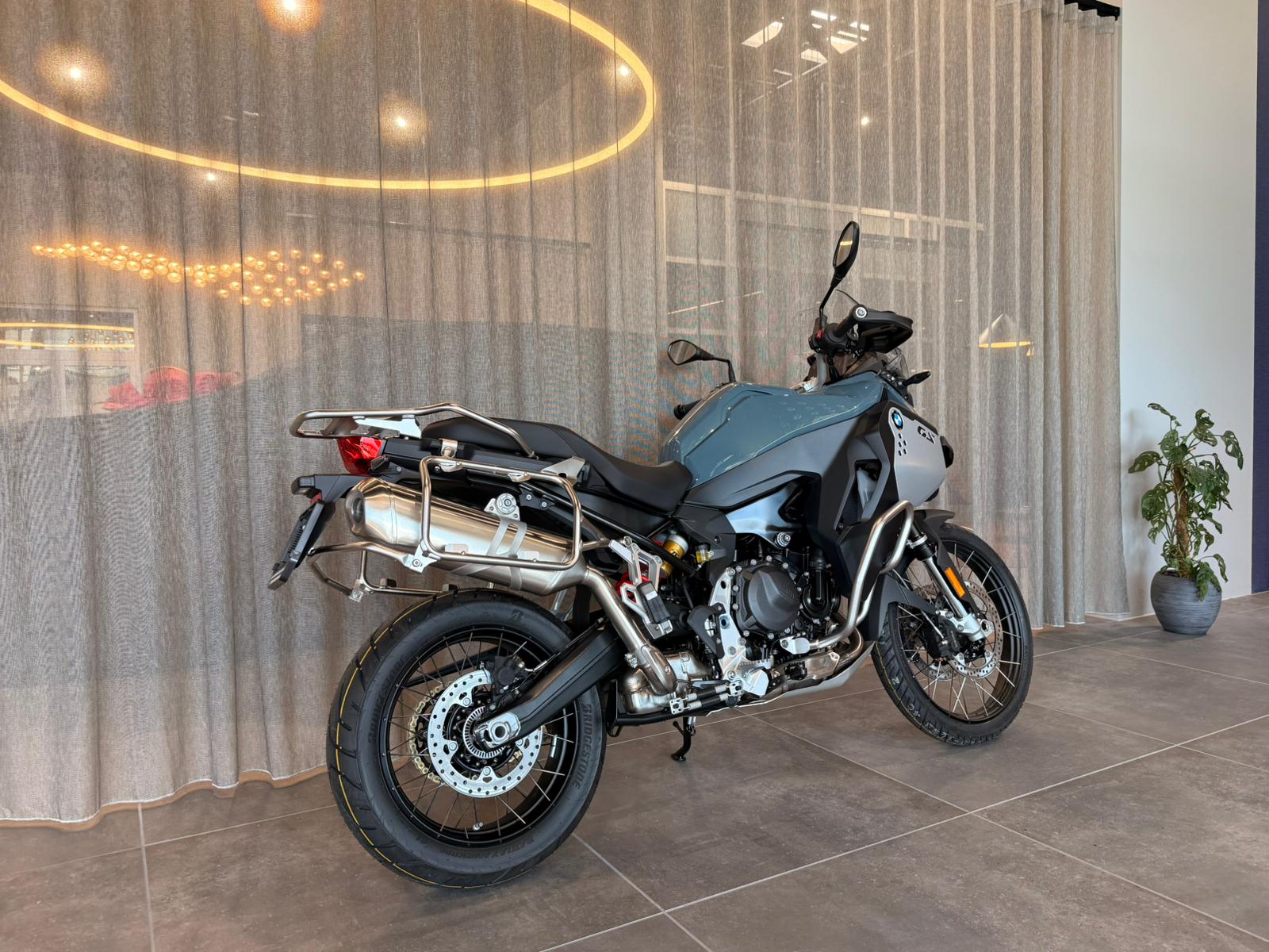 BMW F 900 GS Adventure-showroom-element-3