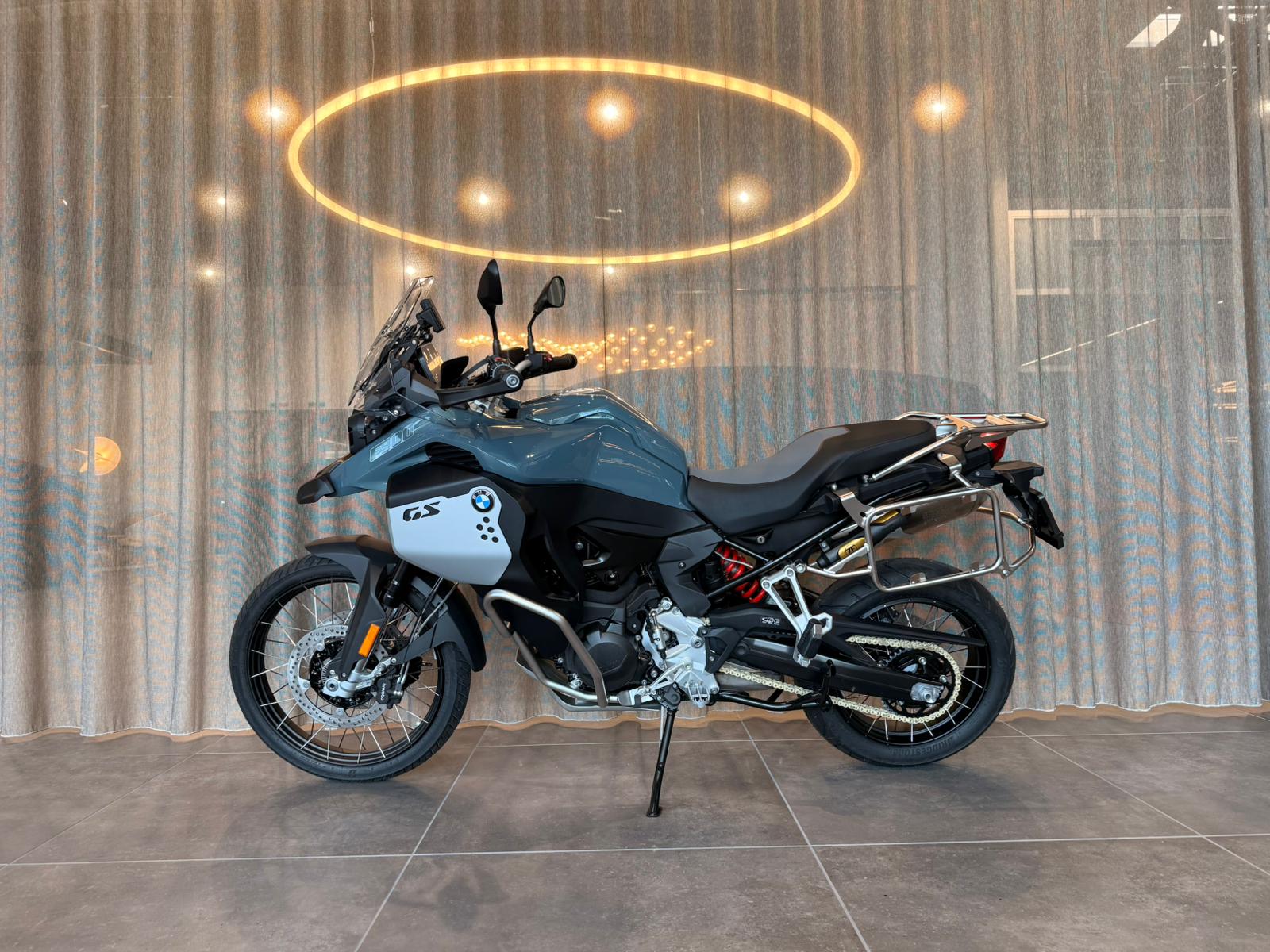 BMW F 900 GS Adventure-showroom-element-1