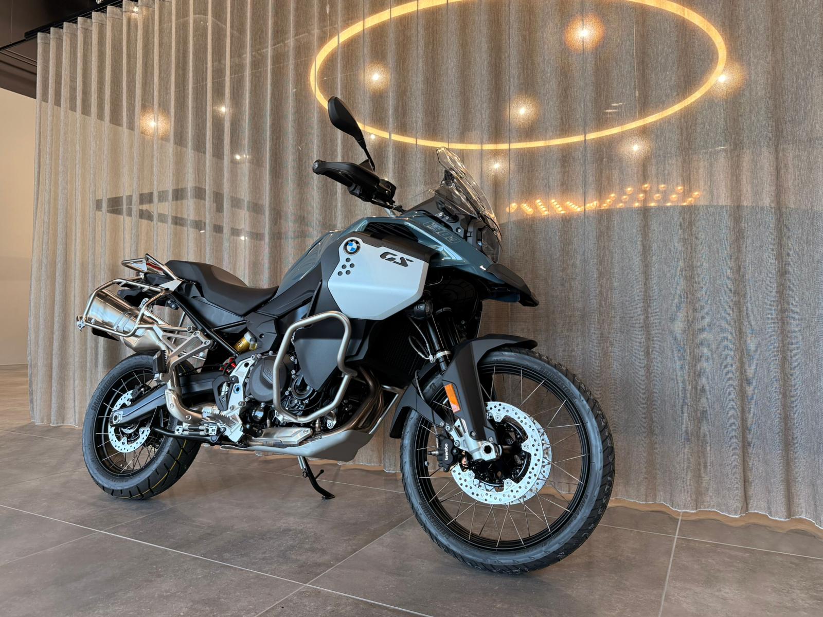 BMW F 900 GS Adventure-showroom-element-2