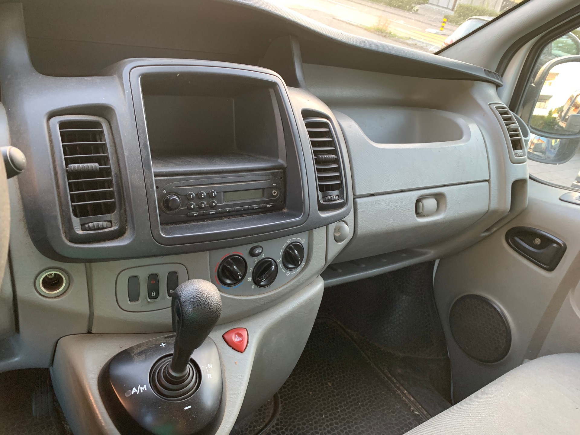 OPEL Vivaro 2.0CDTI 2.9t L2H1 Easytronic-image-10