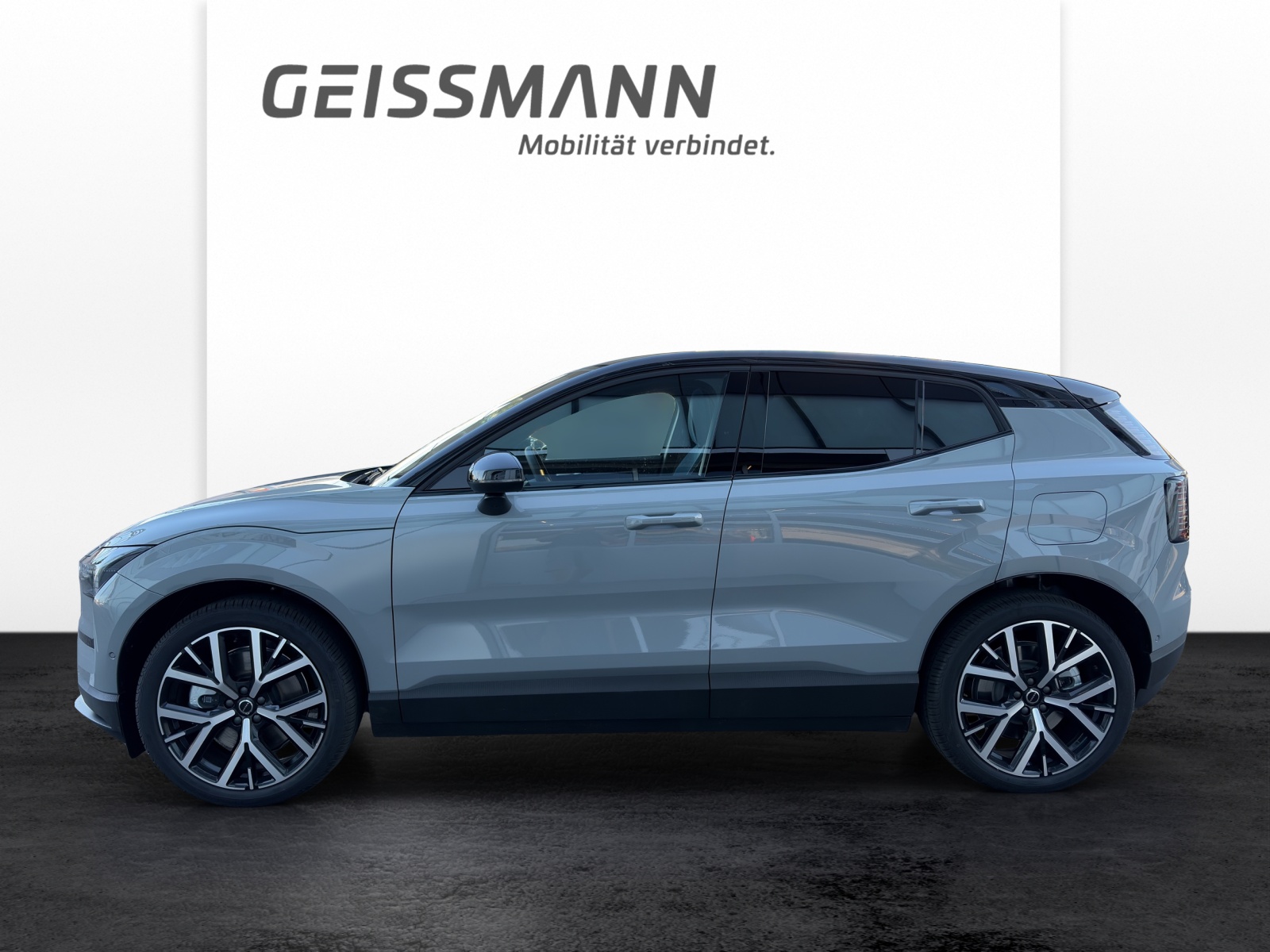 VOLVO EX30 P8 Ultra XCENTRIC Black Edition AWD-image-2