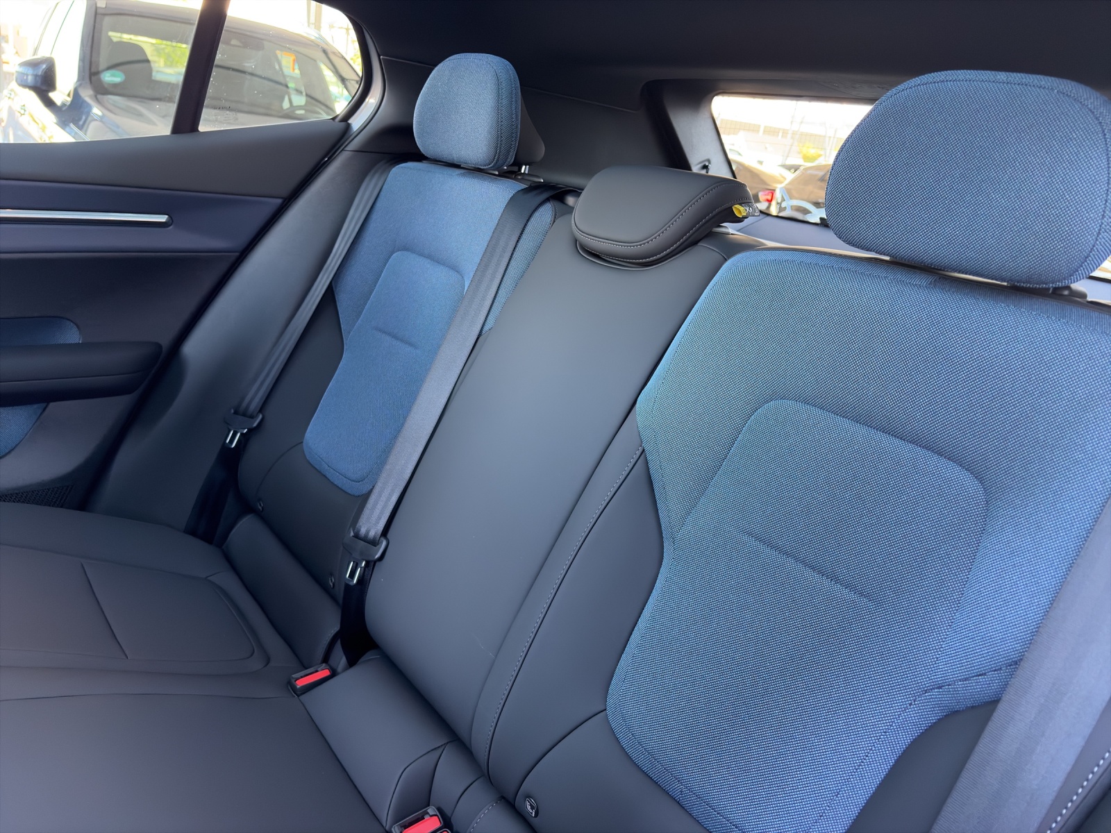 VOLVO EX30 P8 Ultra XCENTRIC Black Edition AWD-image-15