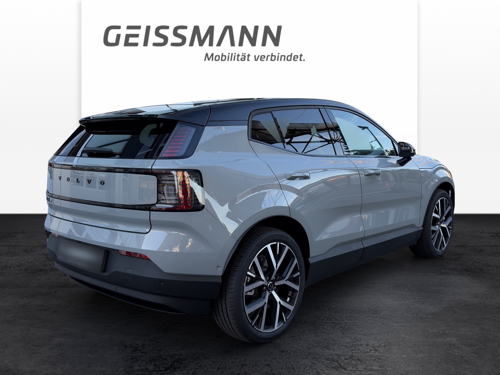 VOLVO EX30 P8 Ultra XCENTRIC Black Edition AWD-image-5