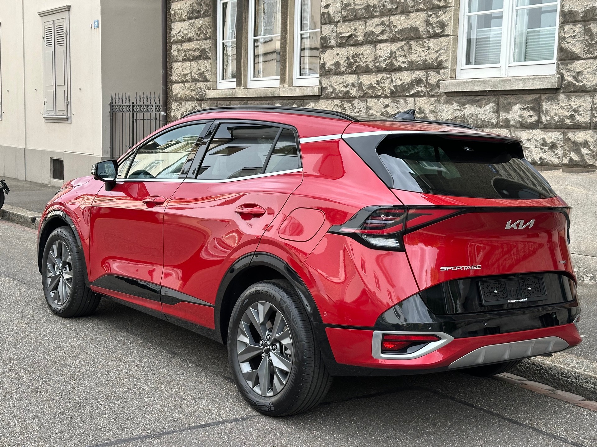 KIA Sportage 1.6T-GDi HEV GT-Line 4x4 A-showroom-element-3