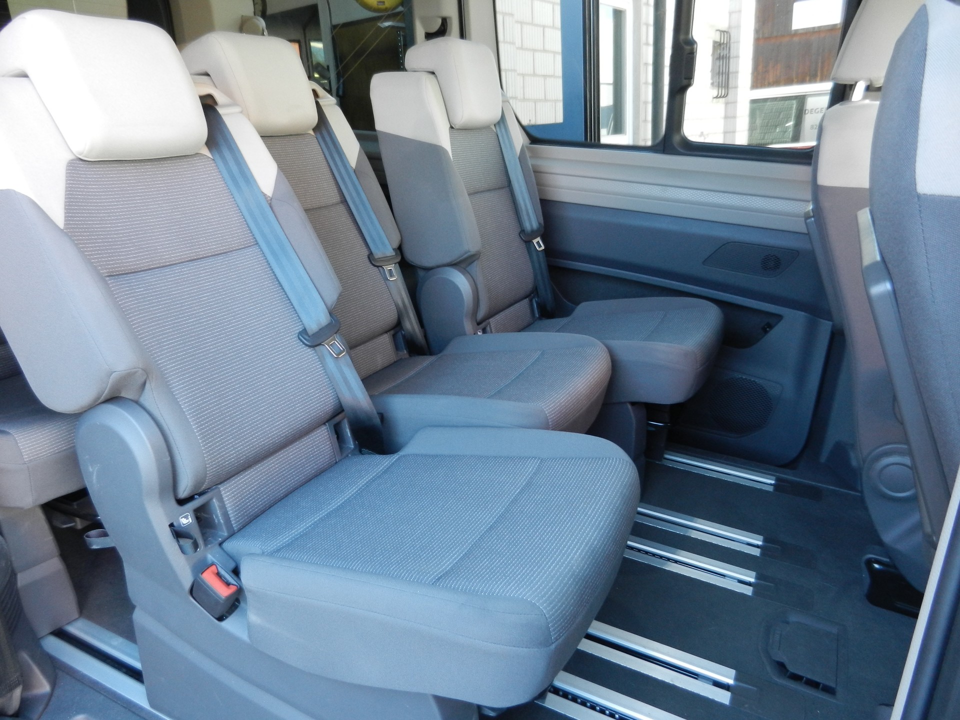VW Multivan 1.5 TSI DSG-image-4