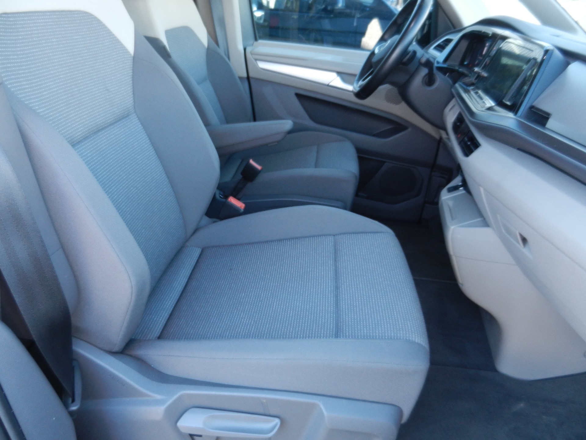 VW Multivan 1.5 TSI DSG-image-12