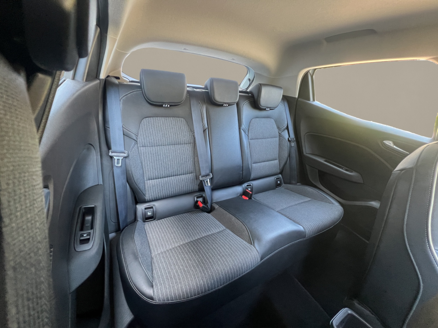RENAULT Clio 1.0 TCe equilibre CVT-image-21