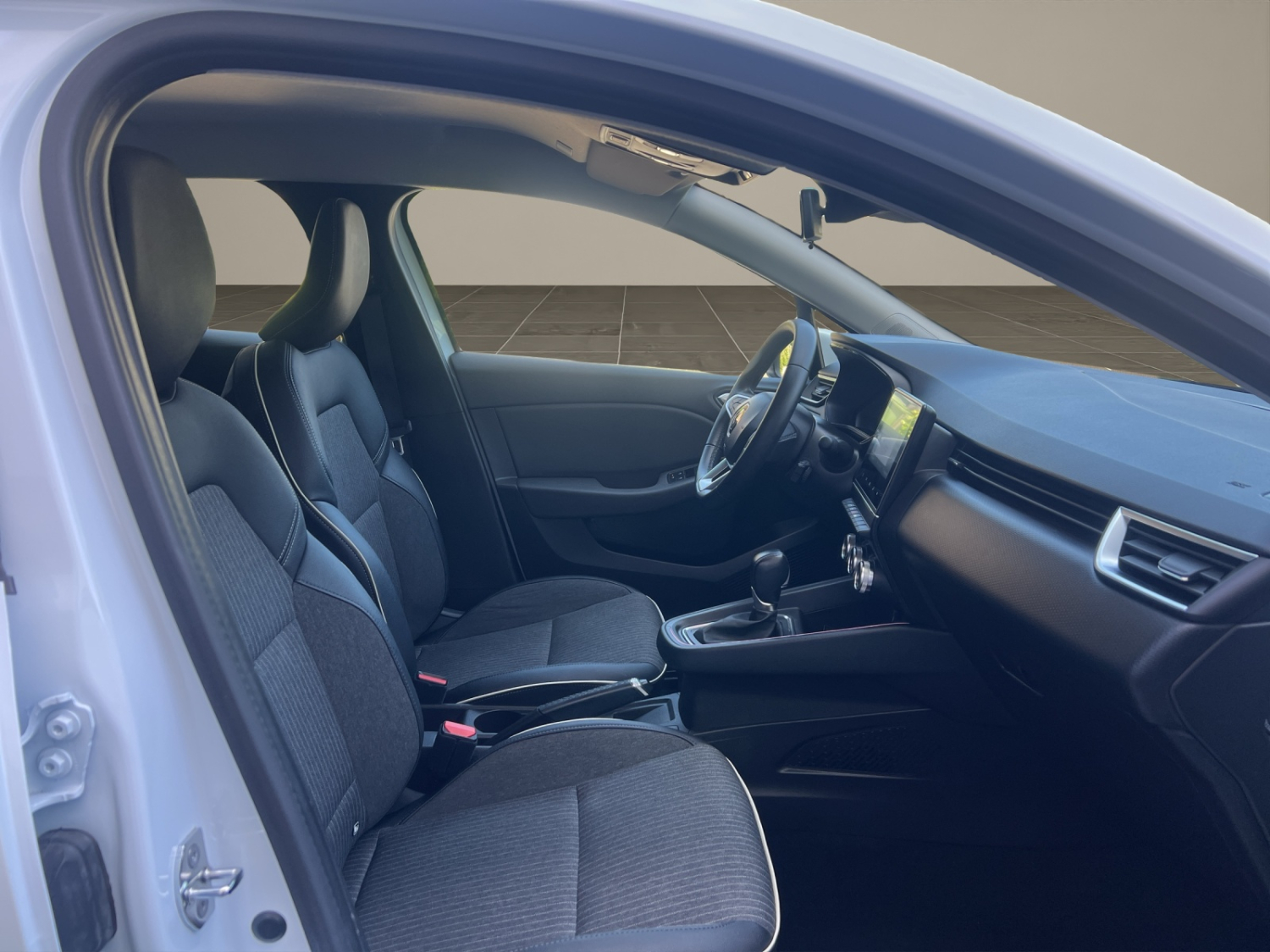 RENAULT Clio 1.0 TCe equilibre CVT-image-9