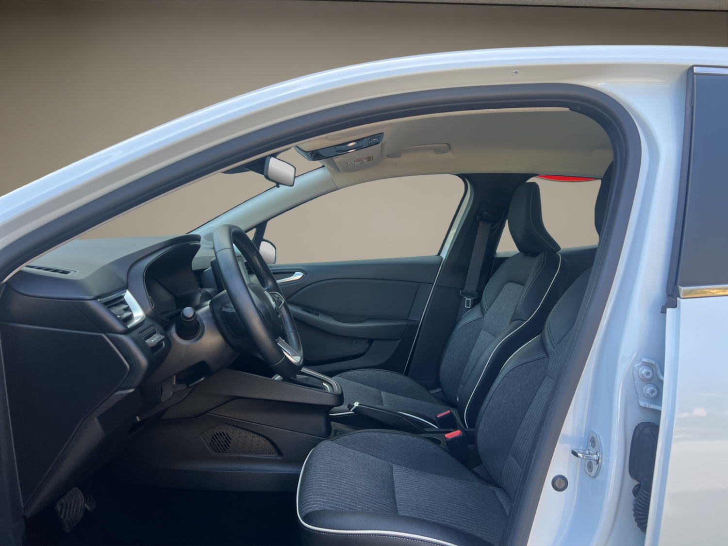 RENAULT Clio 1.0 TCe equilibre CVT-image-8