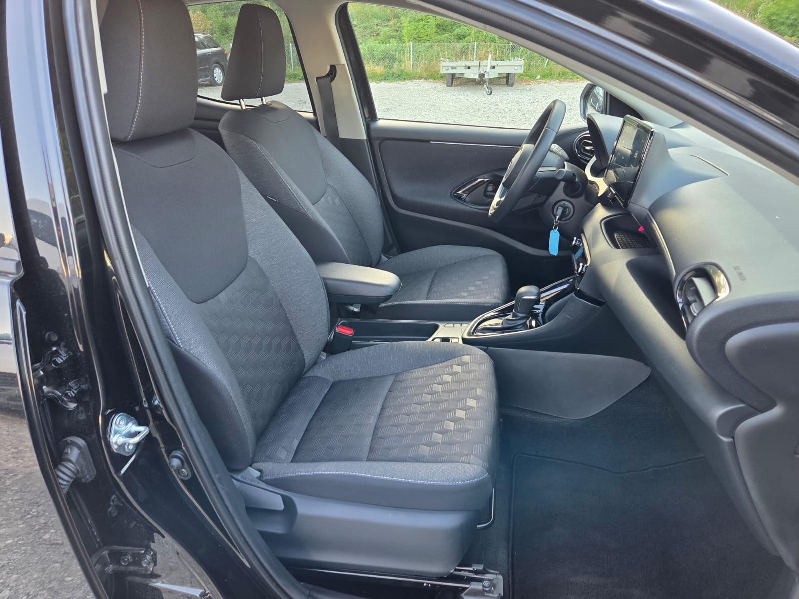 TOYOTA Yaris 1.5 Comfort e-CVT-image-12