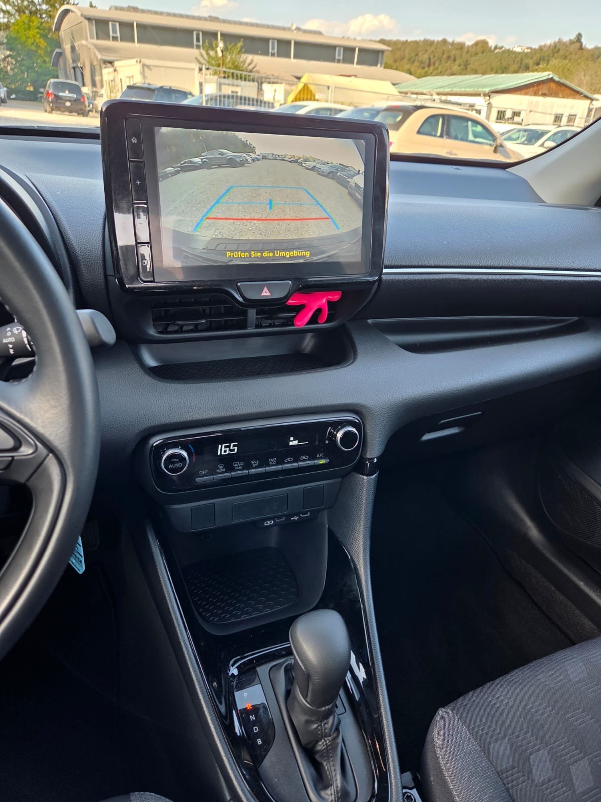 TOYOTA Yaris 1.5 Comfort e-CVT-image-15