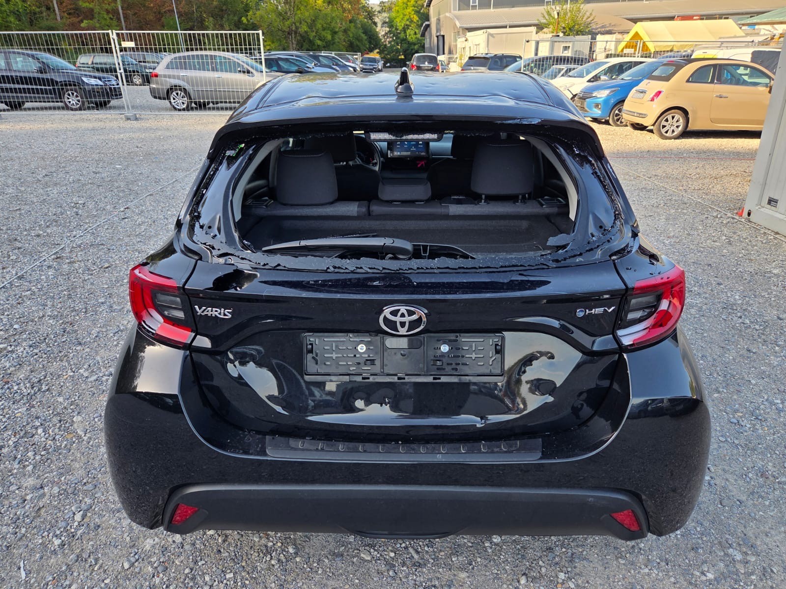 TOYOTA Yaris 1.5 Comfort e-CVT-image-6