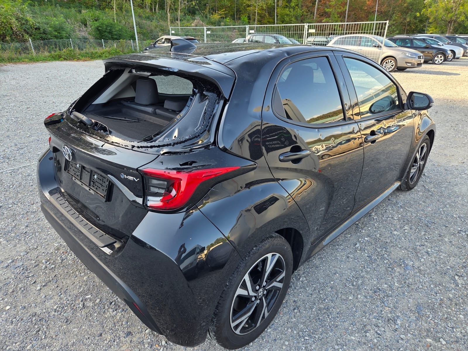 TOYOTA Yaris 1.5 Comfort e-CVT-image-5