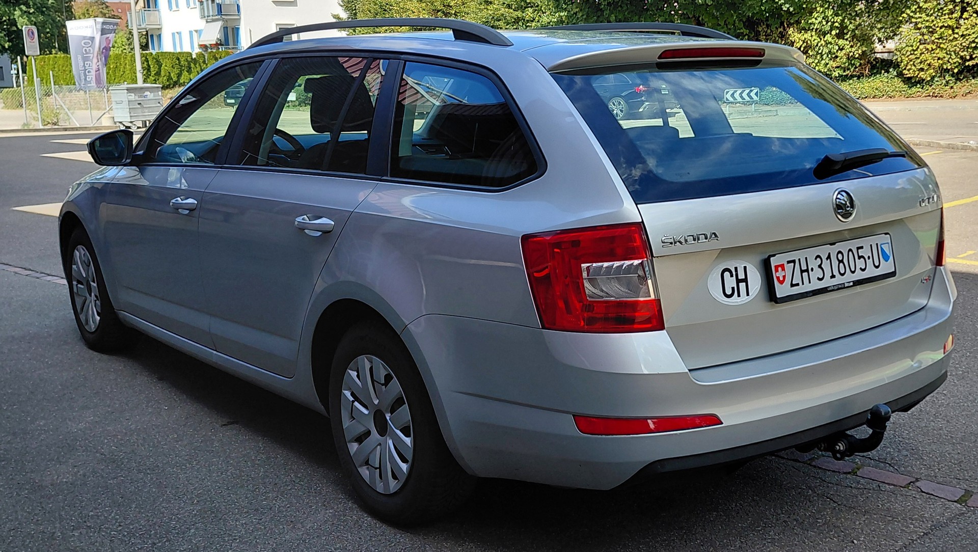 SKODA Octavia Combi 1.6 TDI Elegance 4x4-image-4