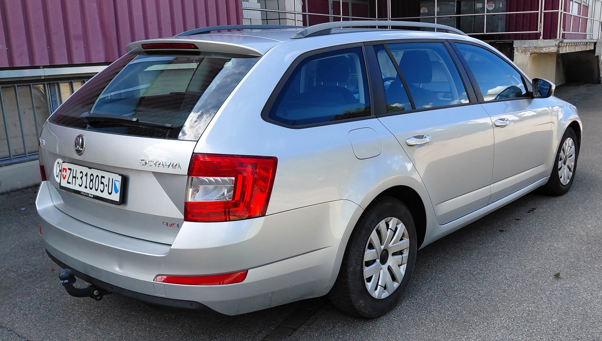 SKODA Octavia Combi 1.6 TDI Elegance 4x4-image-3