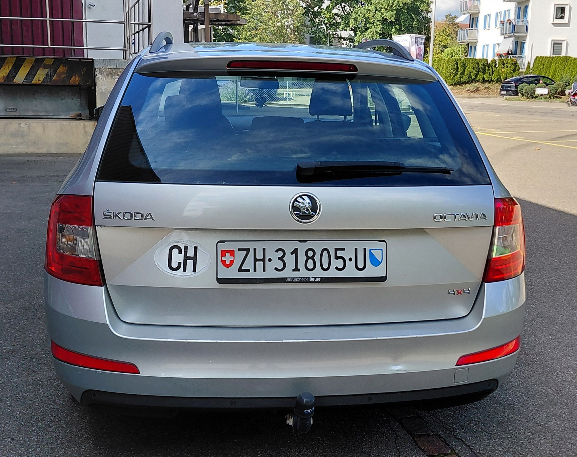 SKODA Octavia Combi 1.6 TDI Elegance 4x4-image-5