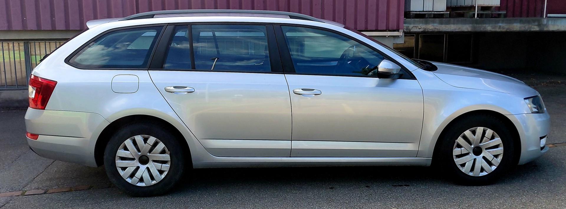 SKODA Octavia Combi 1.6 TDI Elegance 4x4-image-6