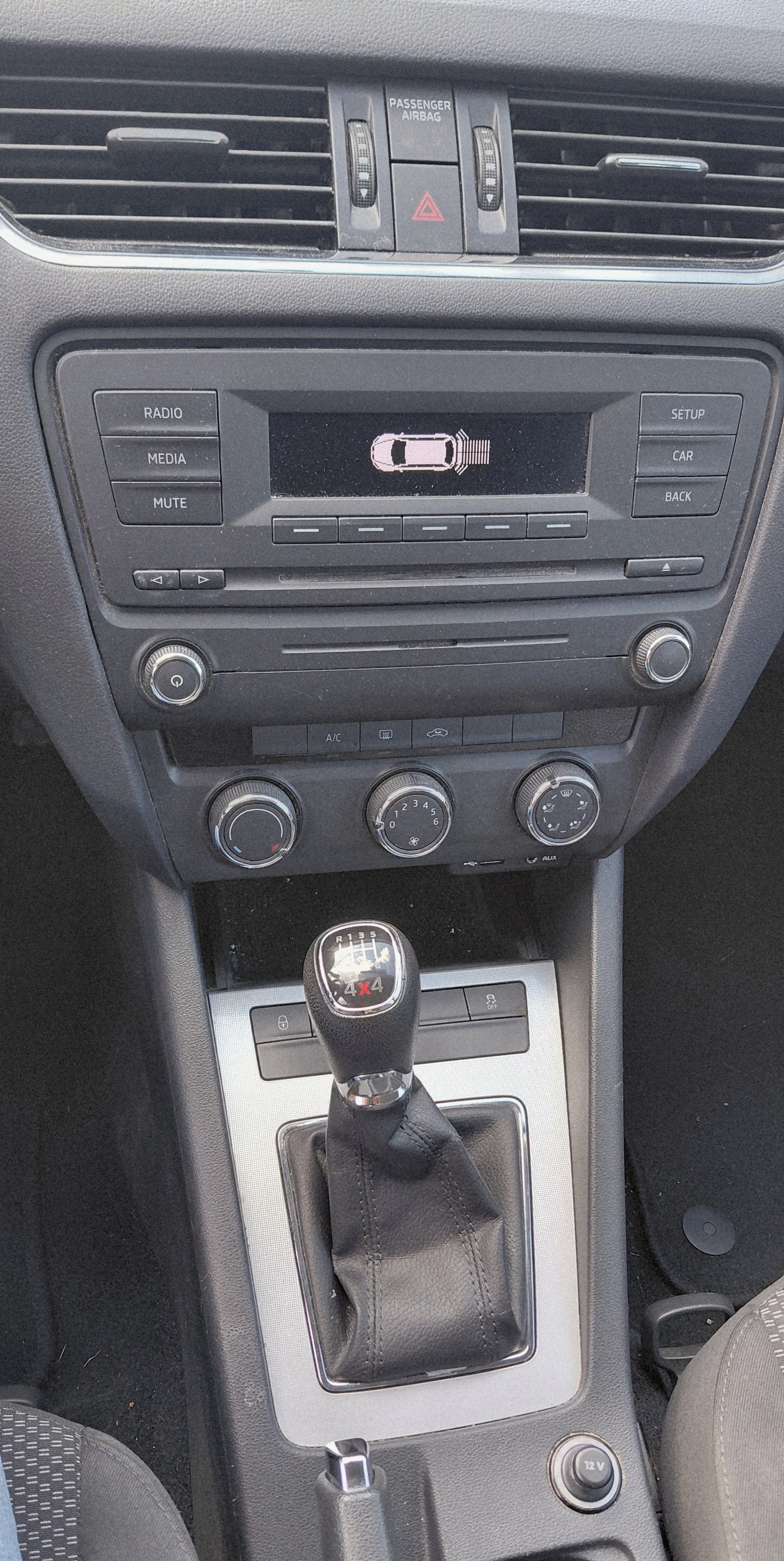 SKODA Octavia Combi 1.6 TDI Elegance 4x4-image-9