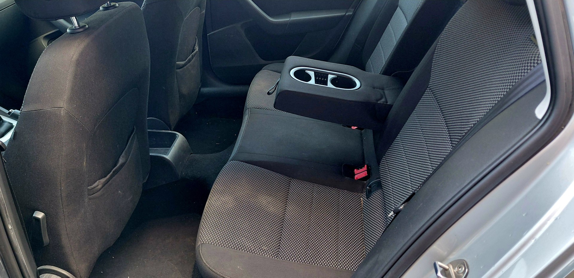 SKODA Octavia Combi 1.6 TDI Elegance 4x4-image-12