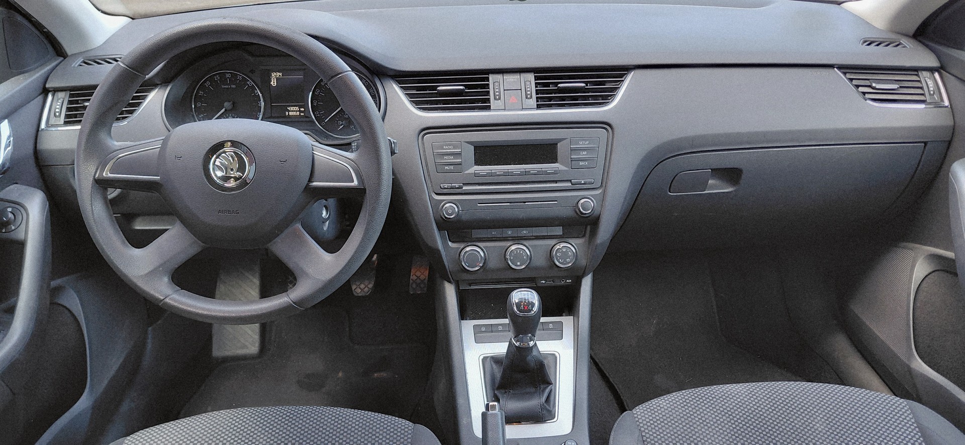 SKODA Octavia Combi 1.6 TDI Elegance 4x4-image-7