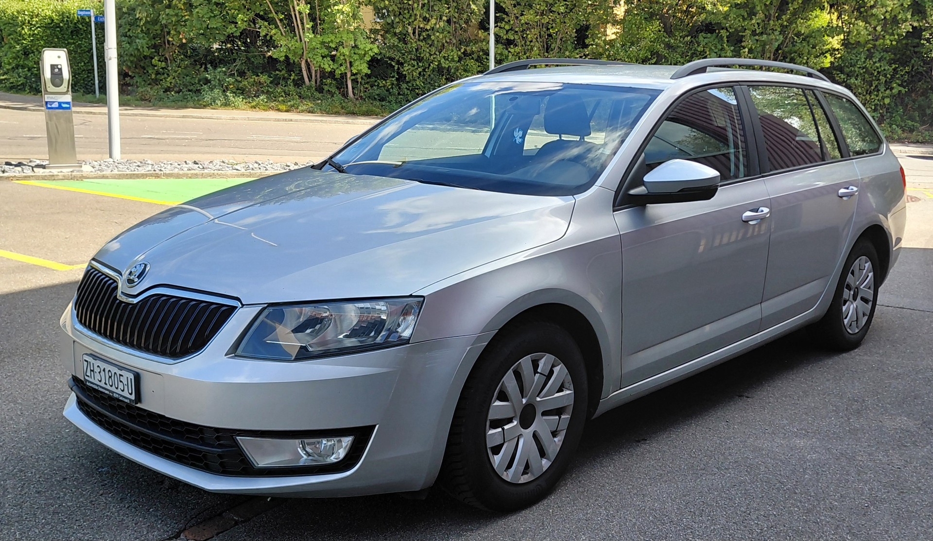 SKODA Octavia Combi 1.6 TDI Elegance 4x4-image-1