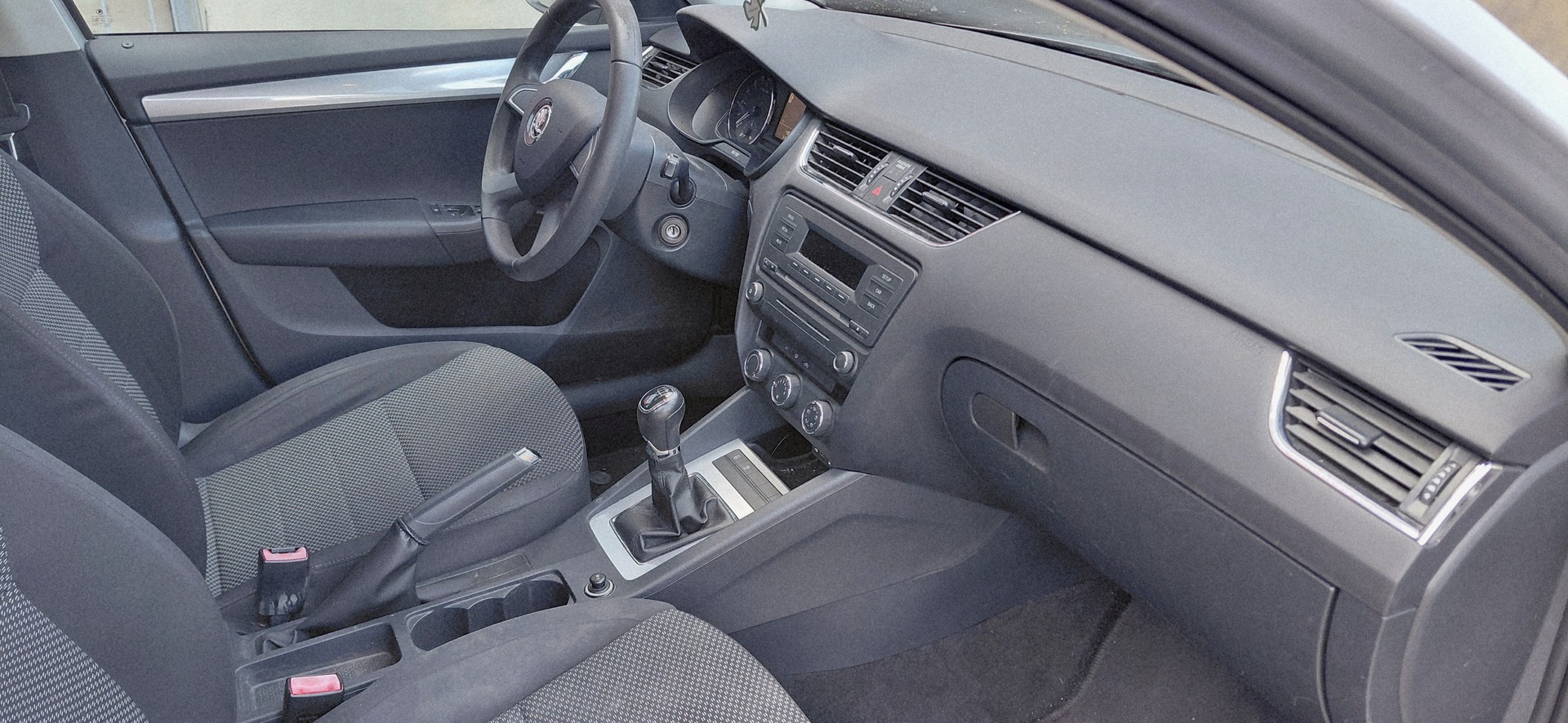 SKODA Octavia Combi 1.6 TDI Elegance 4x4-image-8