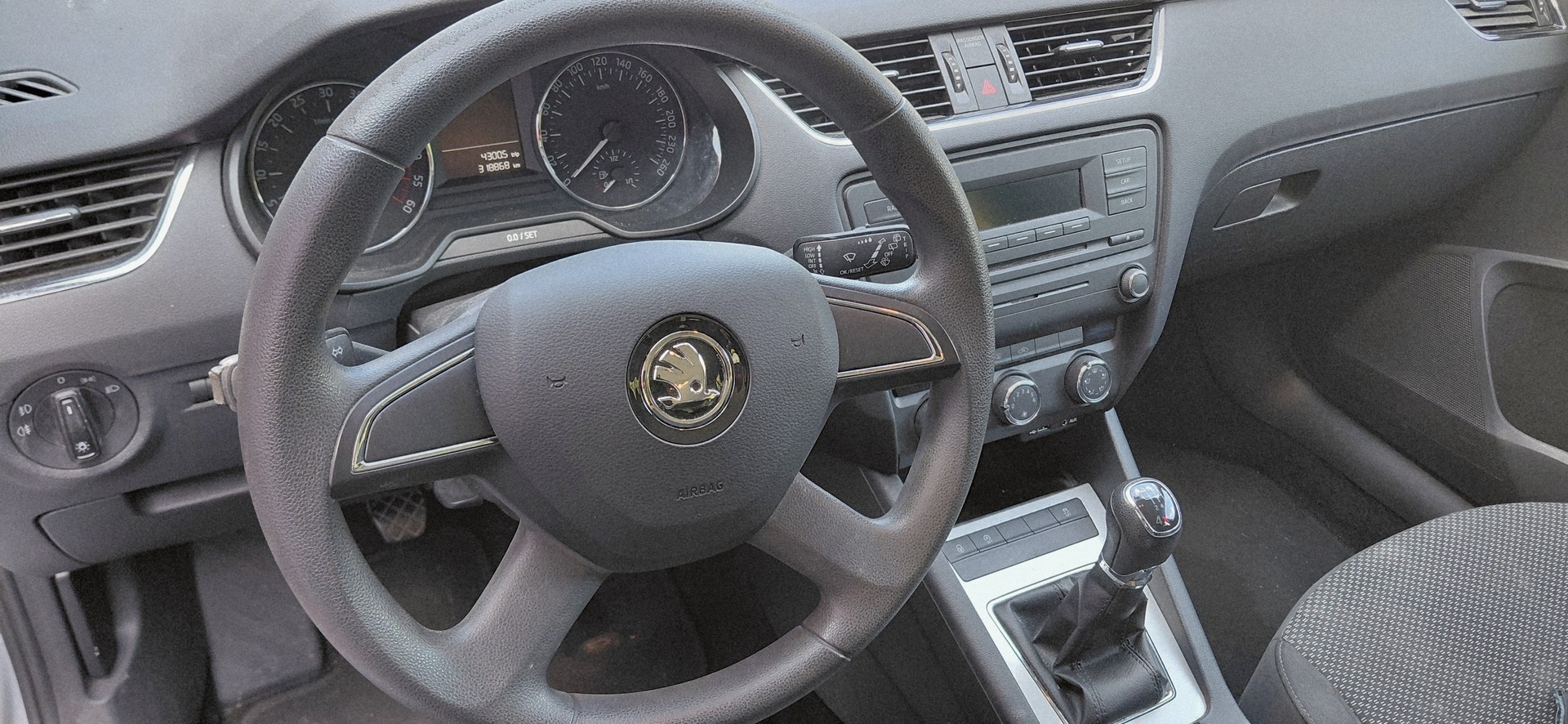 SKODA Octavia Combi 1.6 TDI Elegance 4x4-image-10