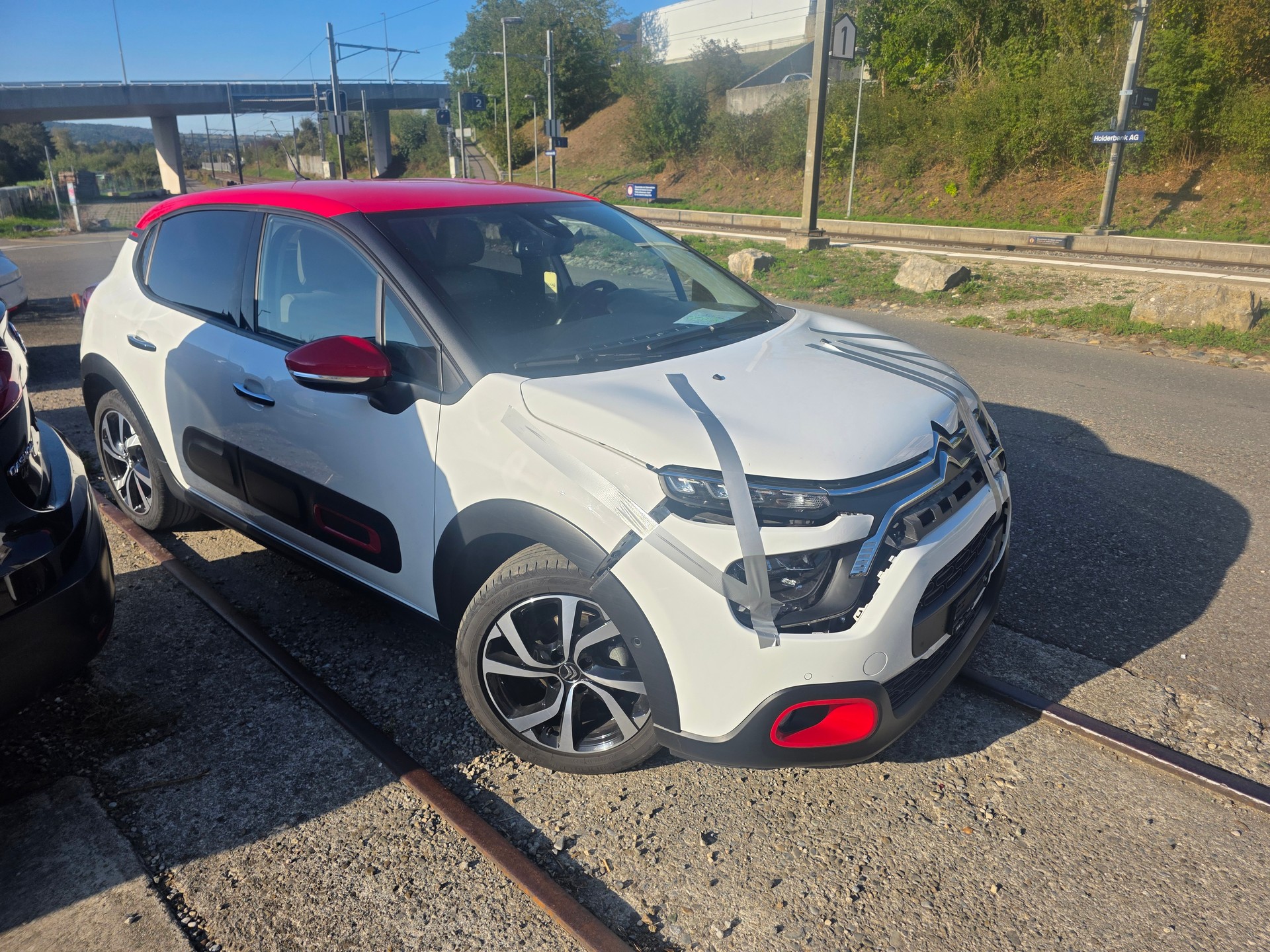 CITROEN C3 1.2i PureTech Swiss Edition EAT6-image-3