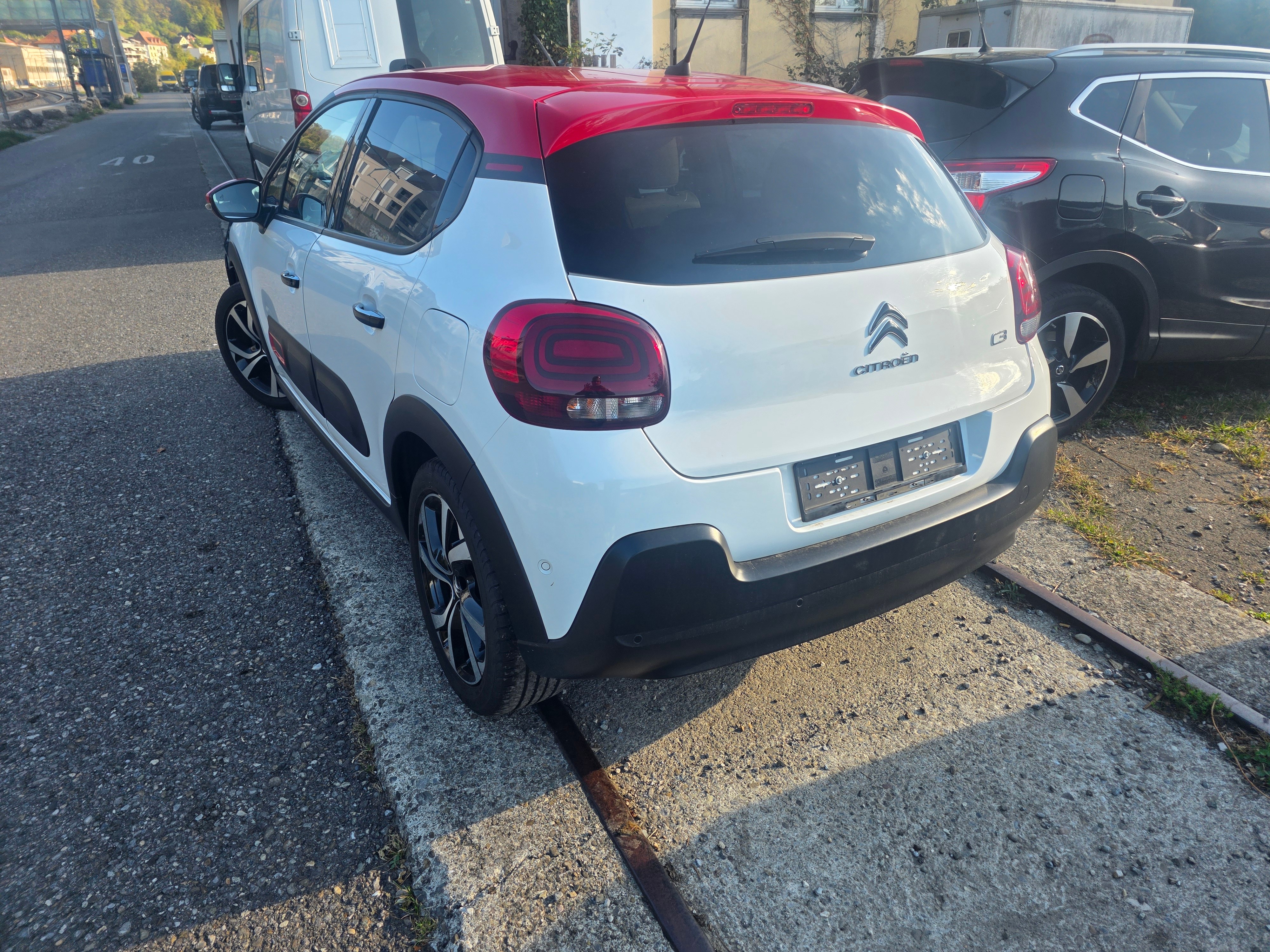 CITROEN C3 1.2i PureTech Swiss Edition EAT6 — slika 1