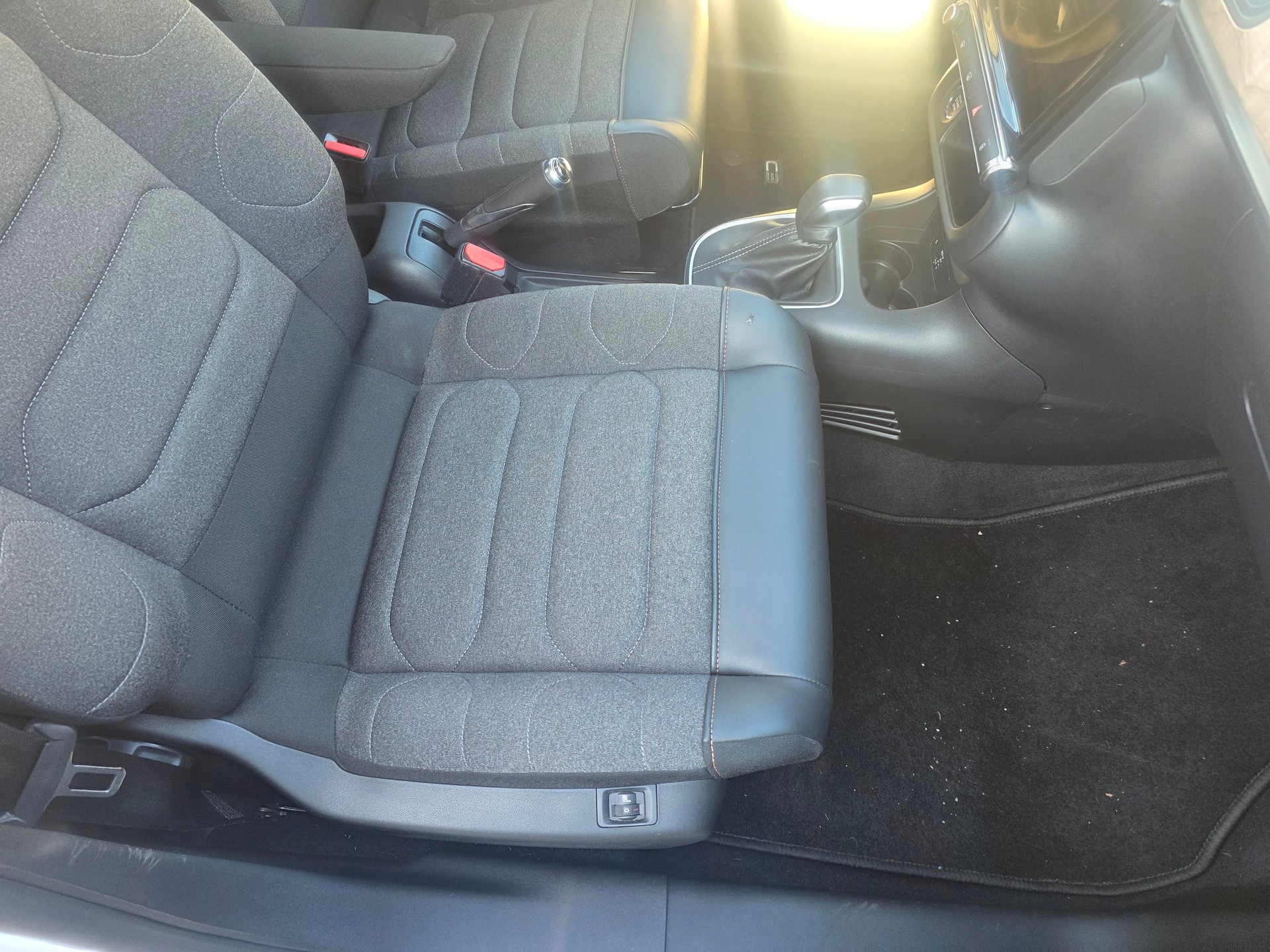CITROEN C3 1.2i PureTech Swiss Edition EAT6-image-4