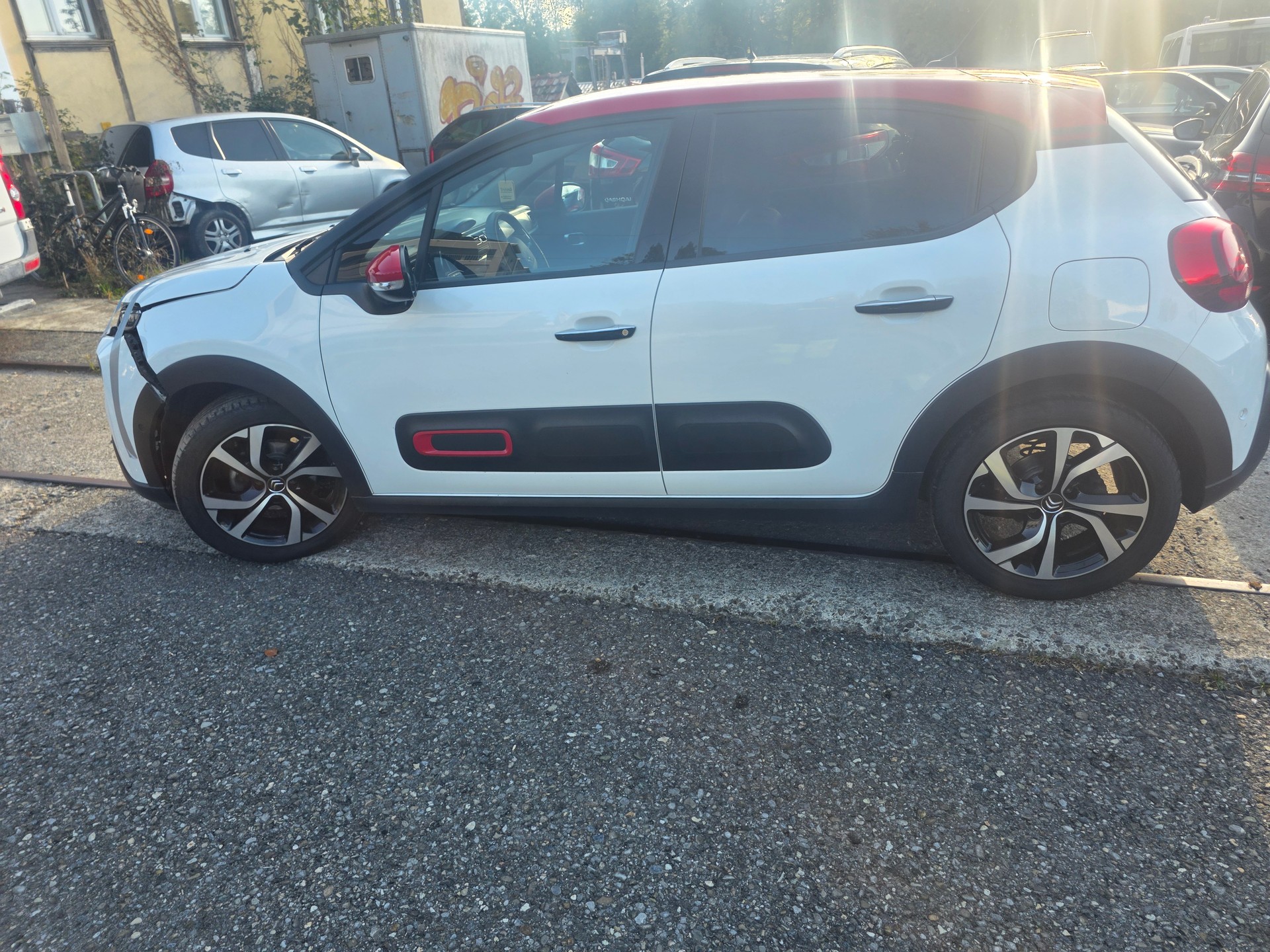 CITROEN C3 1.2i PureTech Swiss Edition EAT6-image-1