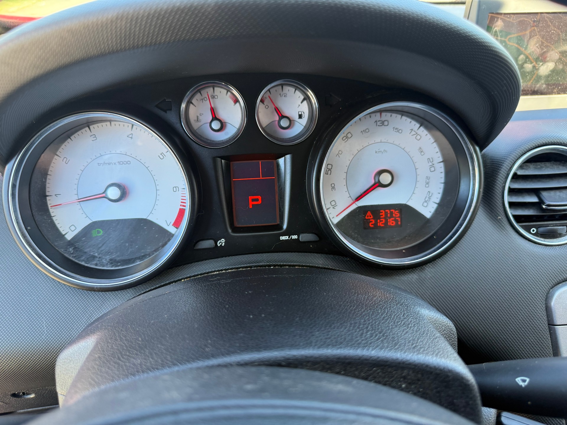 PEUGEOT 308 SW 1.6 16V Turbo Millesim 200 Automatic-image-9