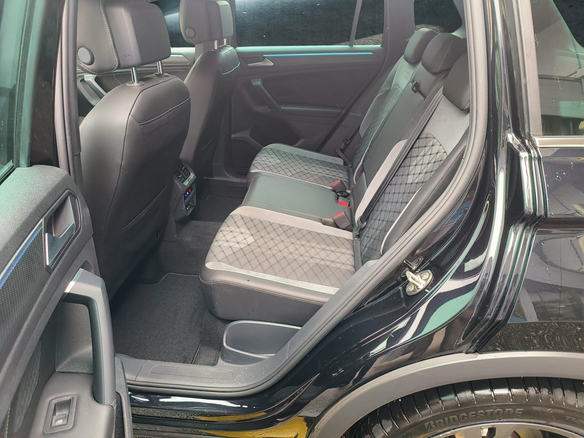 VW Tiguan 2.0TSI R-Line 4Motion DSG-image-11