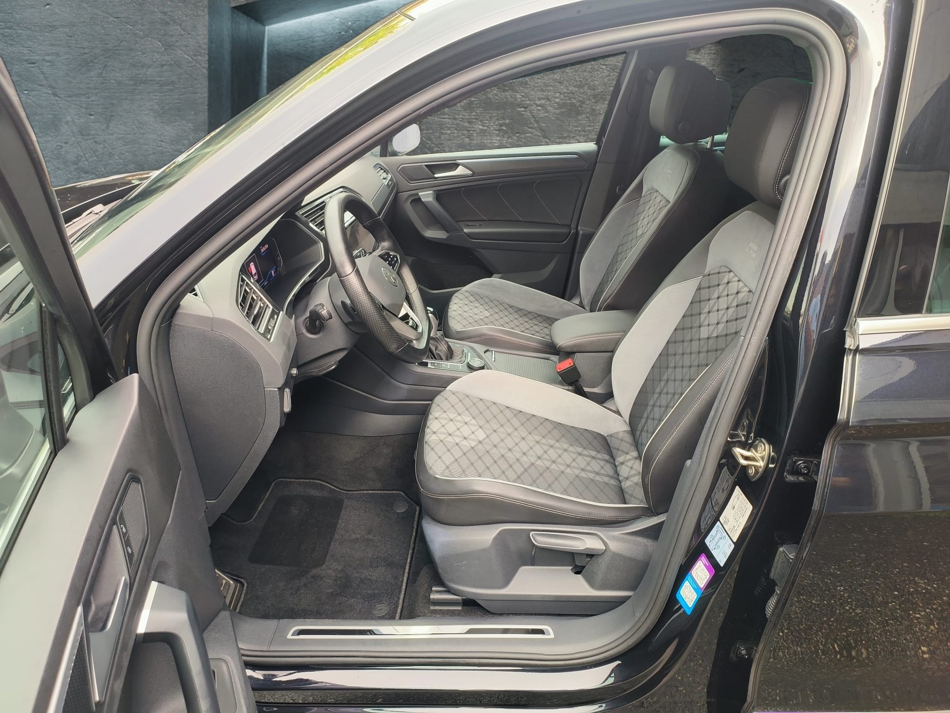 VW Tiguan 2.0TSI R-Line 4Motion DSG-image-4