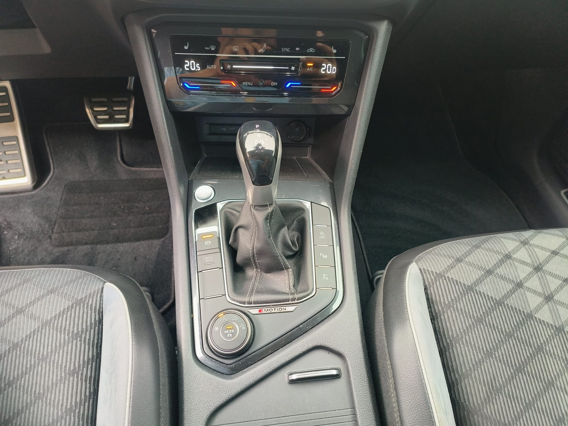 VW Tiguan 2.0TSI R-Line 4Motion DSG-image-10