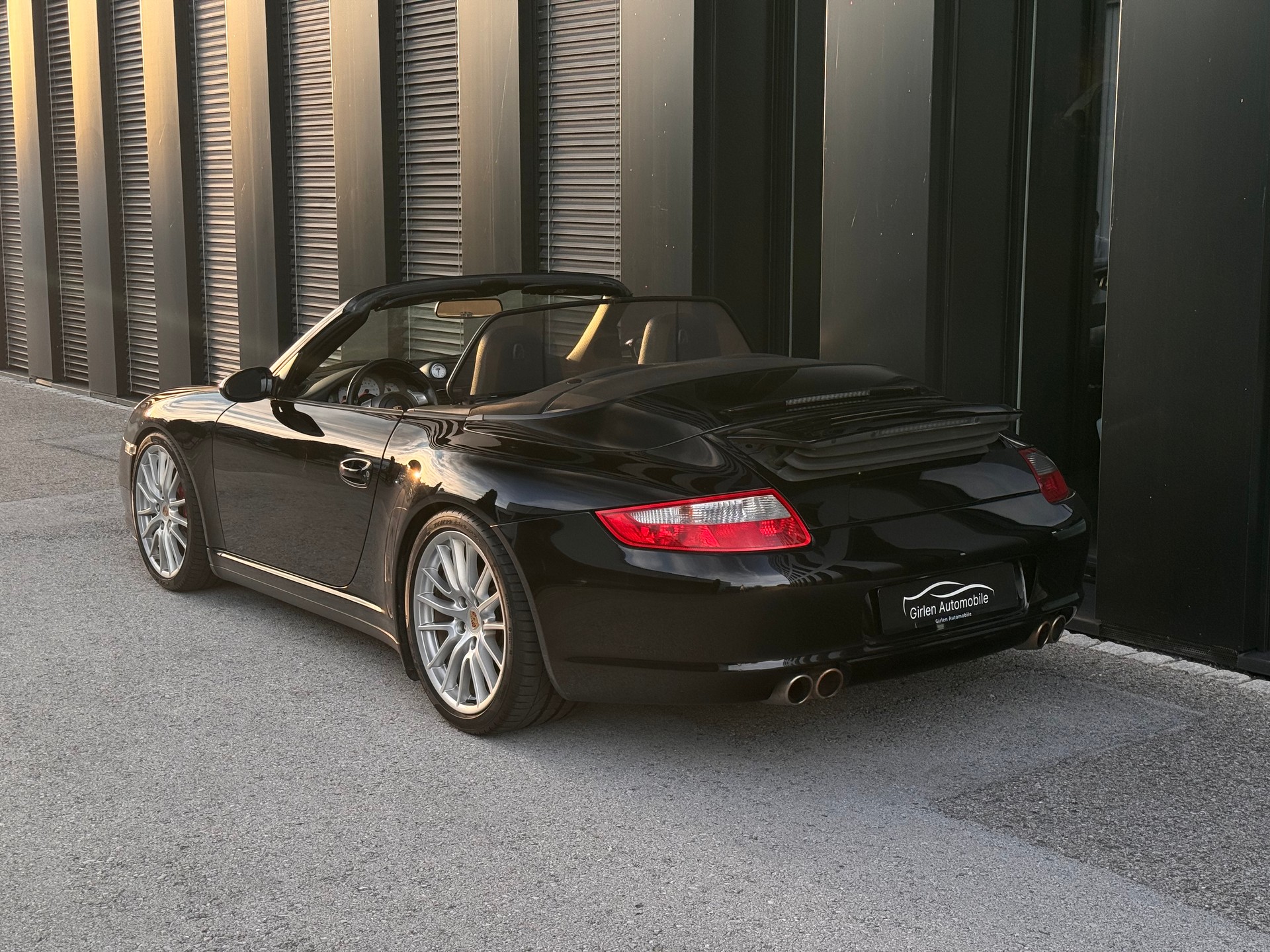 PORSCHE 911 Cabrio Carrera 4S-image-4