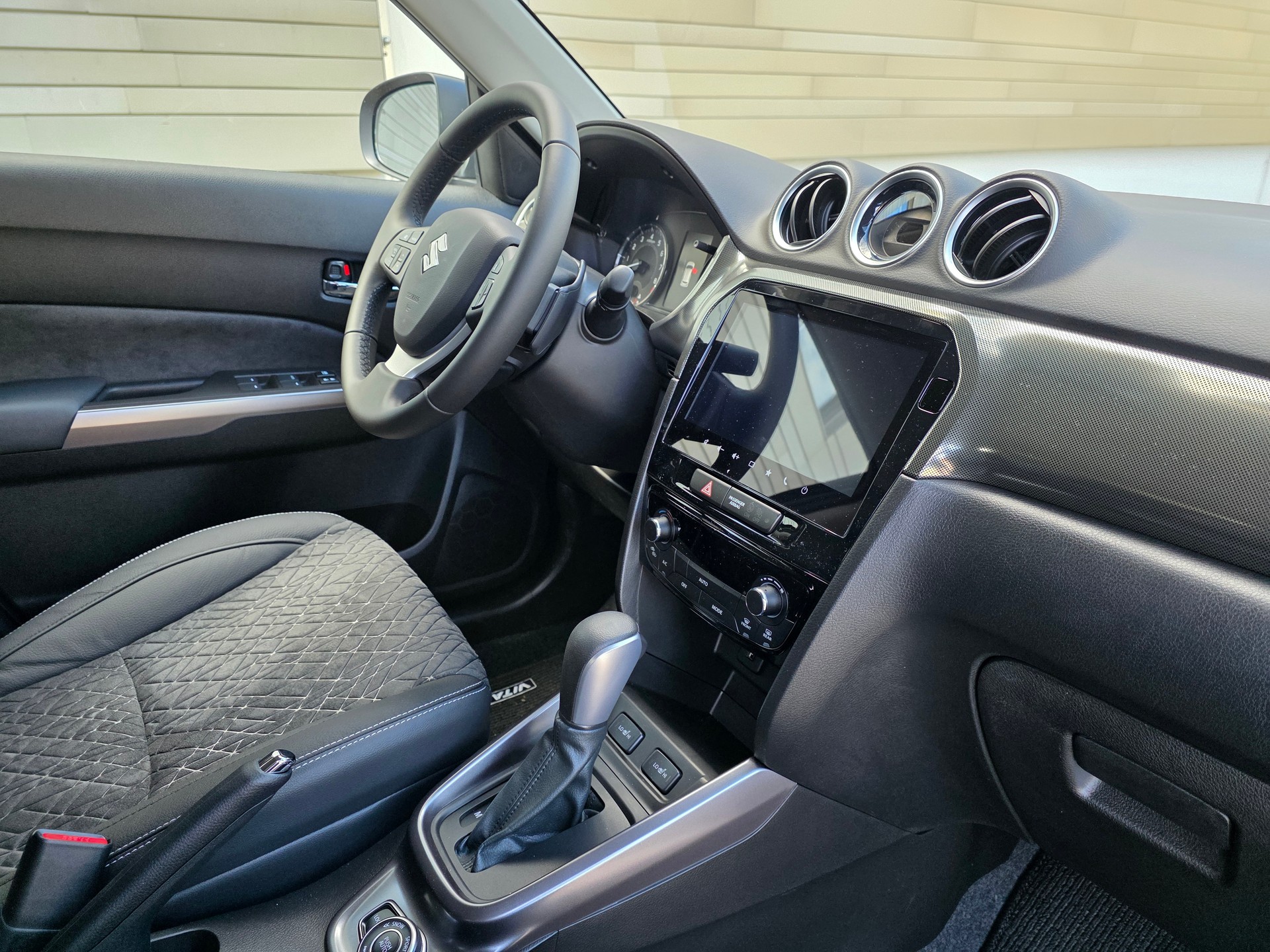 SUZUKI Vitara 1.4 Boosterjet Compact + 4x4 Hybrid-image-27