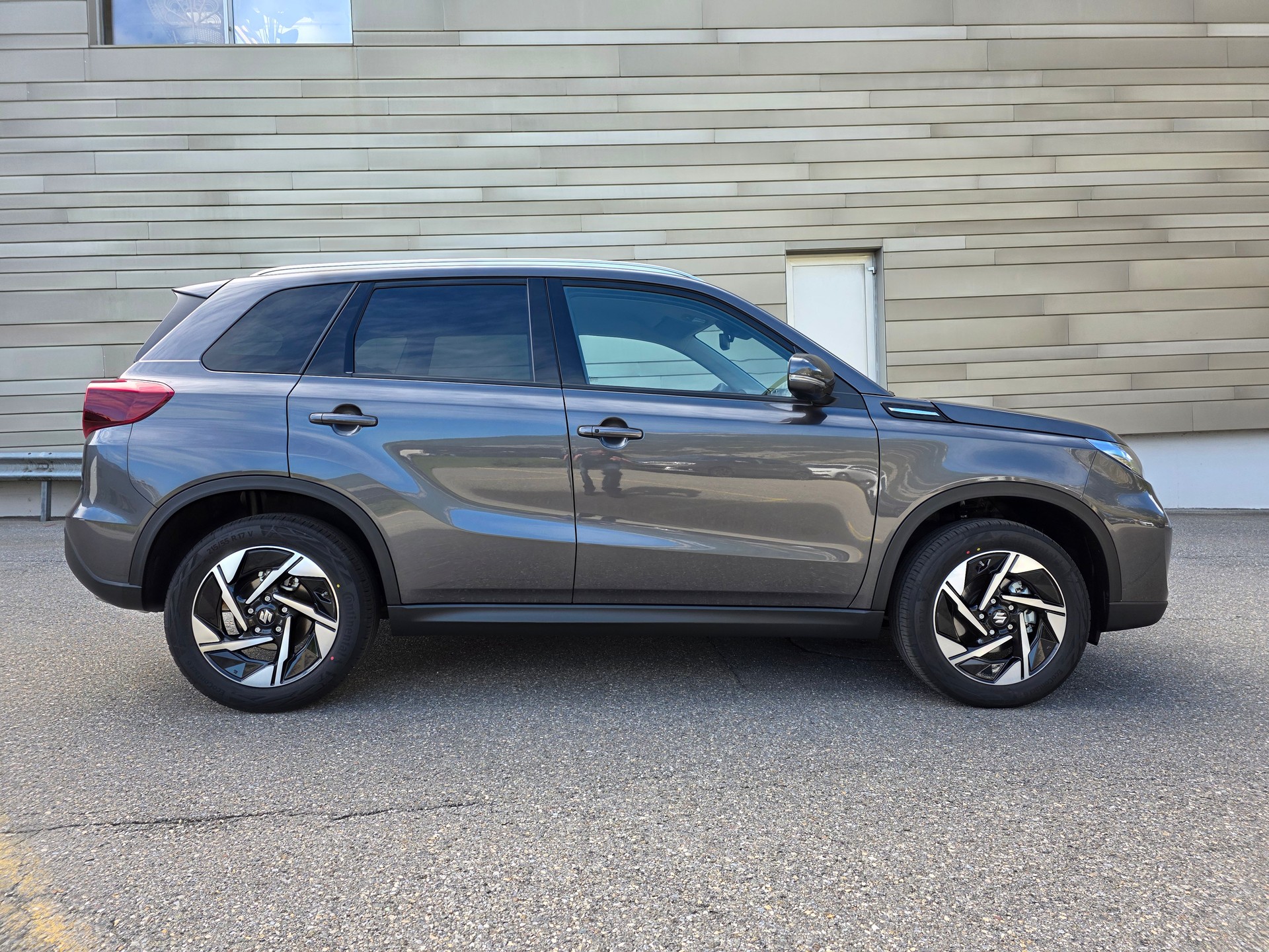 SUZUKI Vitara 1.4 Boosterjet Compact + 4x4 Hybrid-image-9
