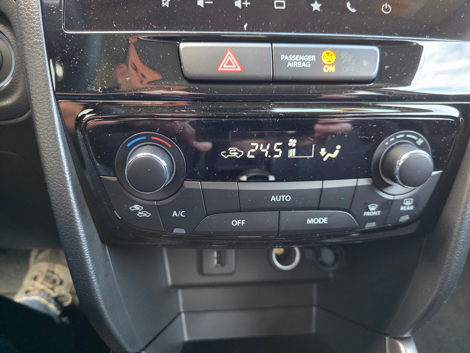 SUZUKI Vitara 1.4 Boosterjet Compact + 4x4 Hybrid-image-29