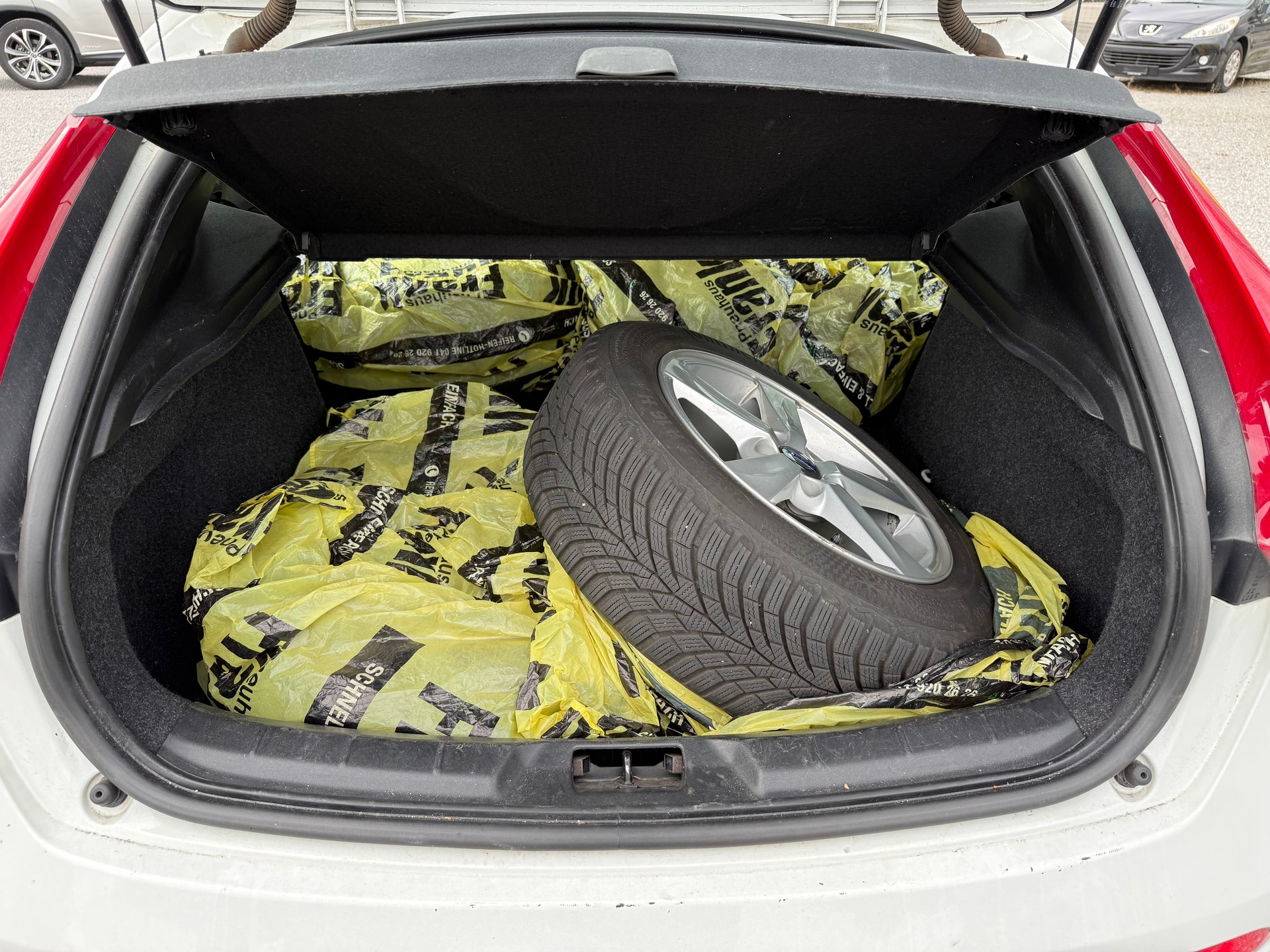 VOLVO V40 D2 Kinetic Powershift-image-10