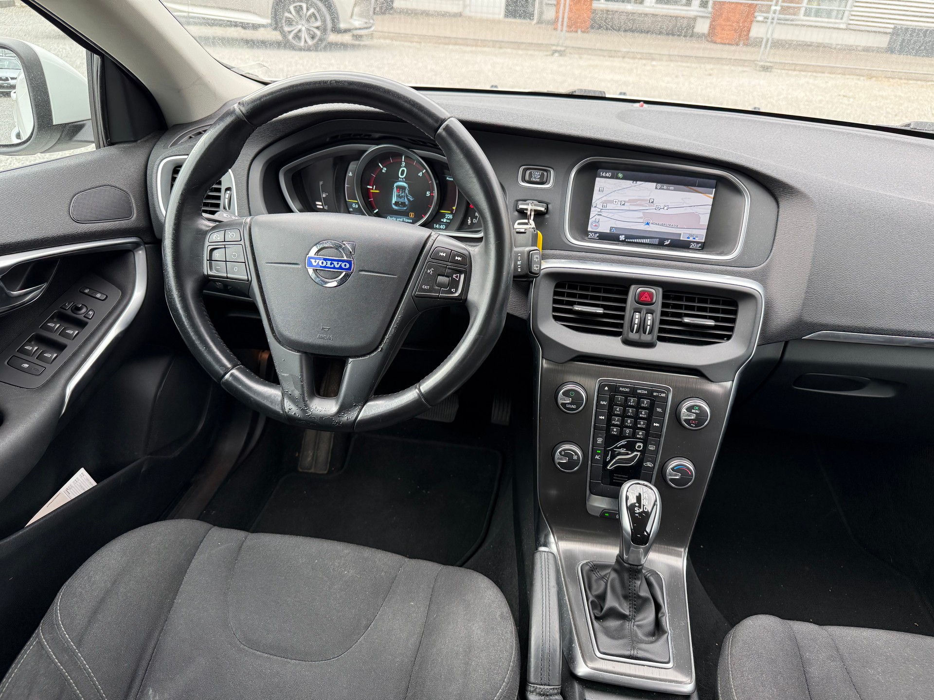VOLVO V40 D2 Kinetic Powershift-image-9
