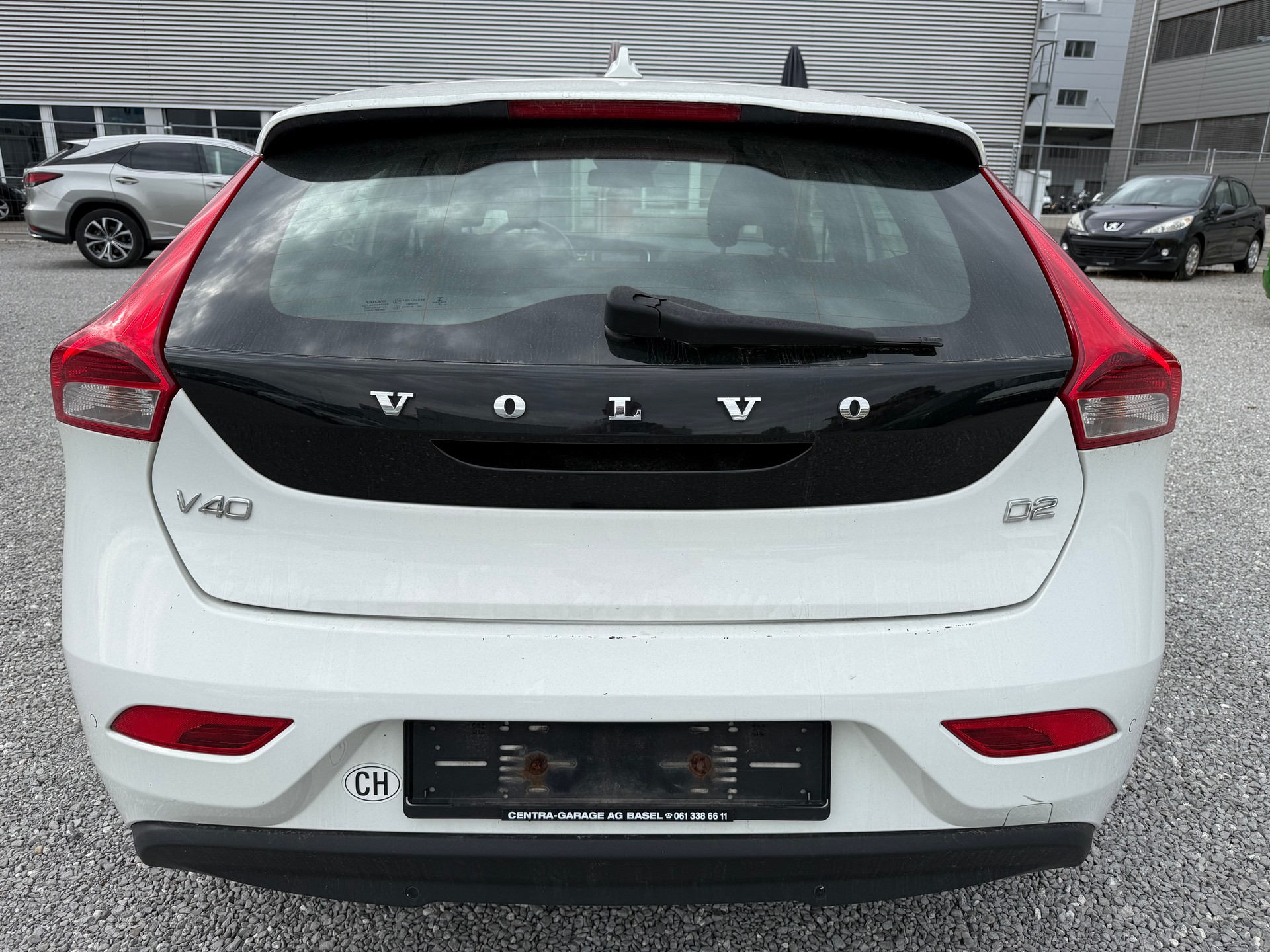 VOLVO V40 D2 Kinetic Powershift-image-3