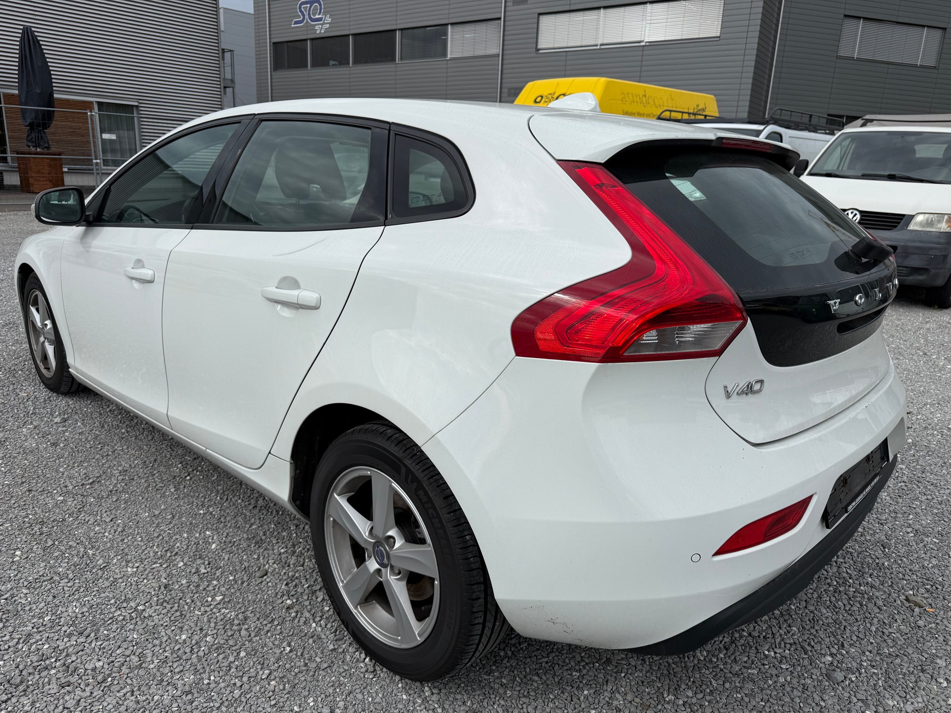 VOLVO V40 D2 Kinetic Powershift-image-2