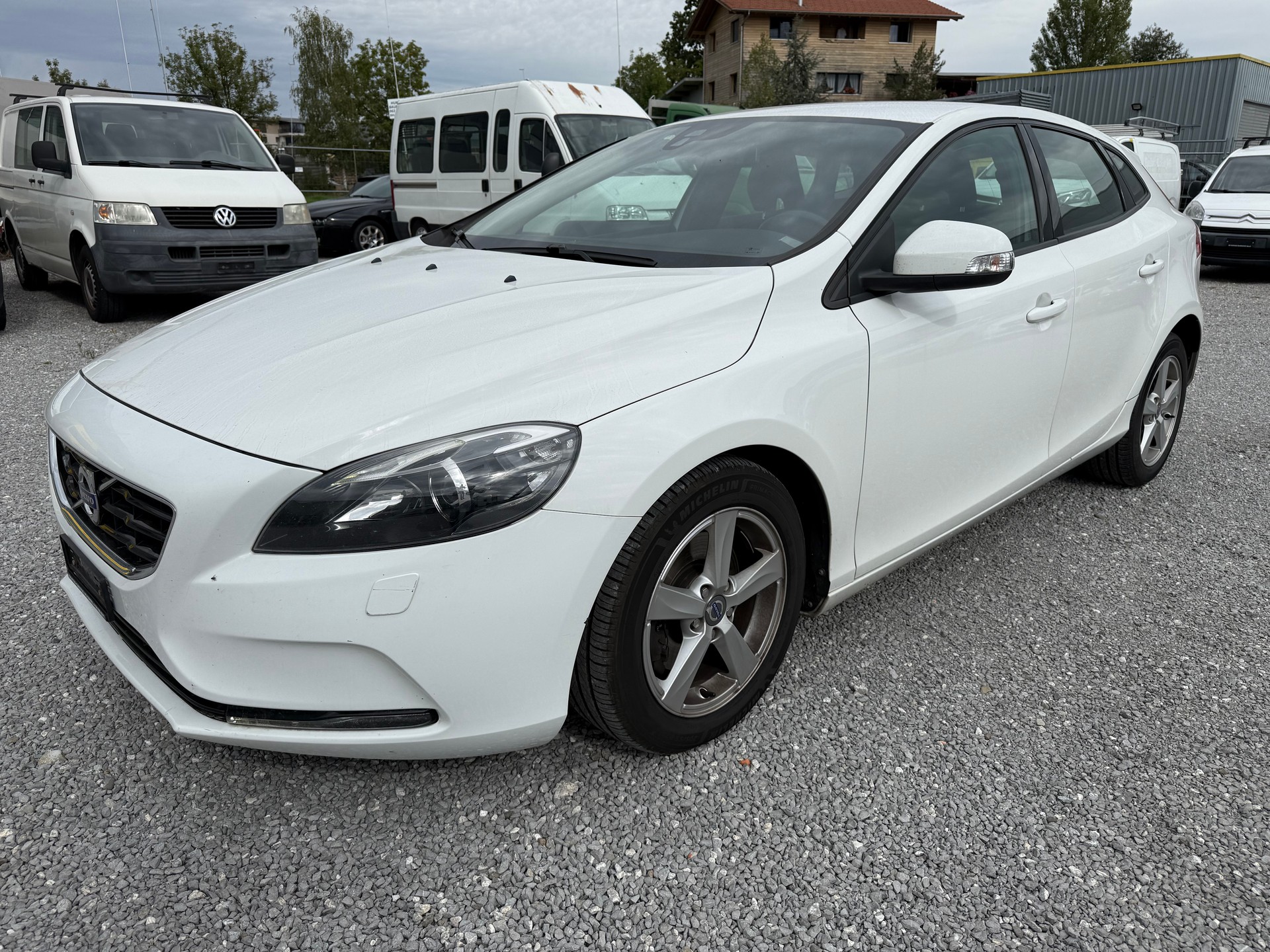 VOLVO V40 D2 Kinetic Powershift-image-1