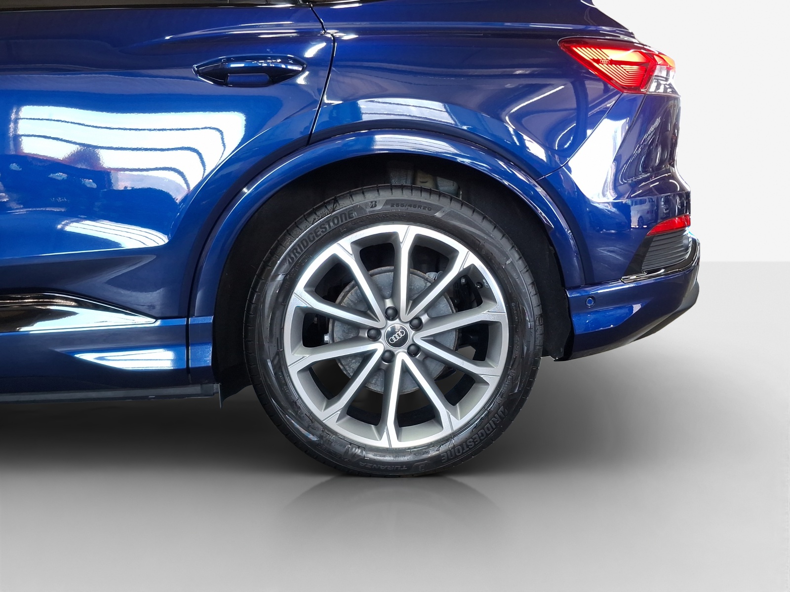 AUDI Q4 Sportback e-tron 45 Attraction quattro-image-15