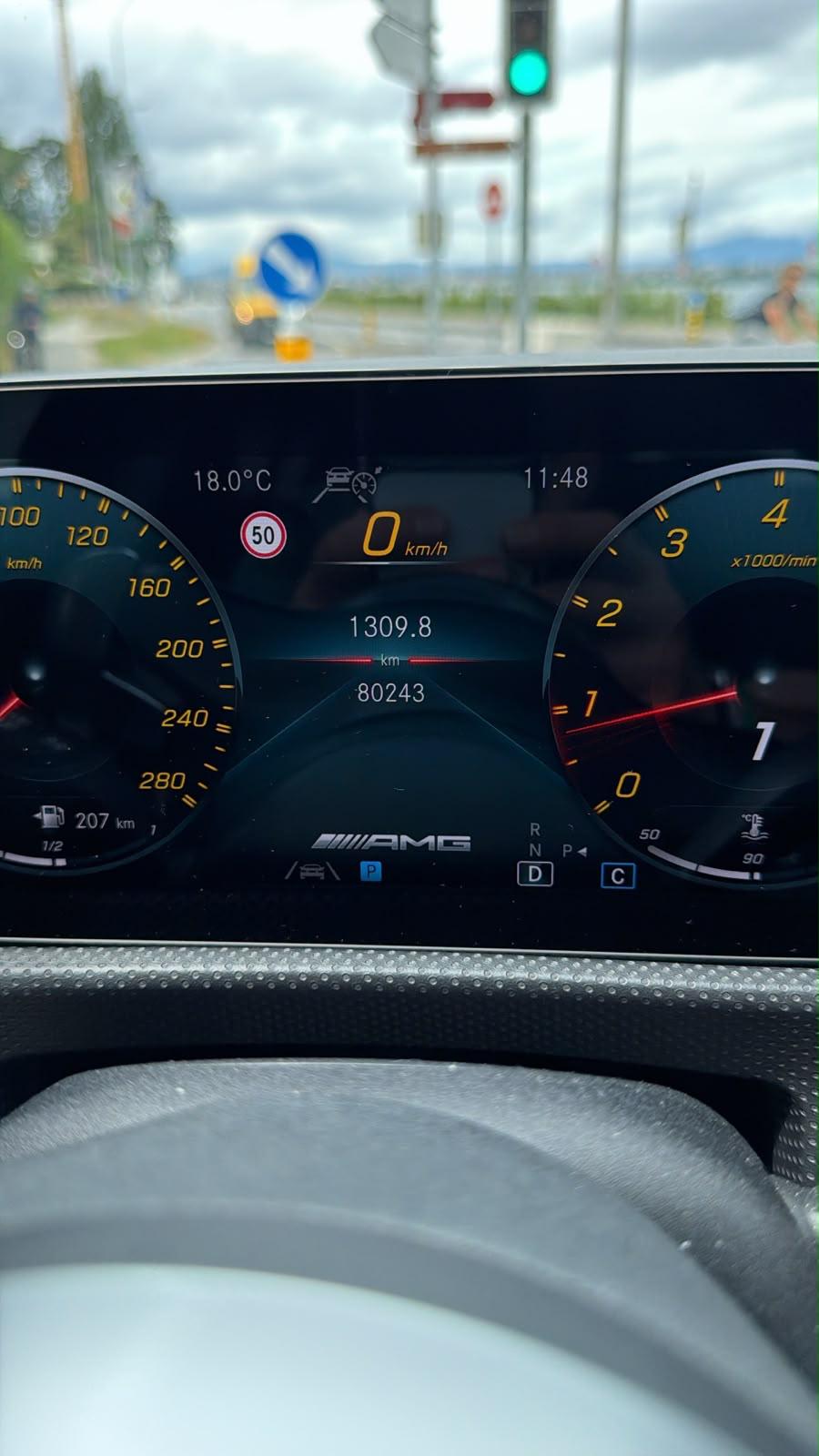 MERCEDES-BENZ A 35 AMG 4Matic Speedshift-image-7